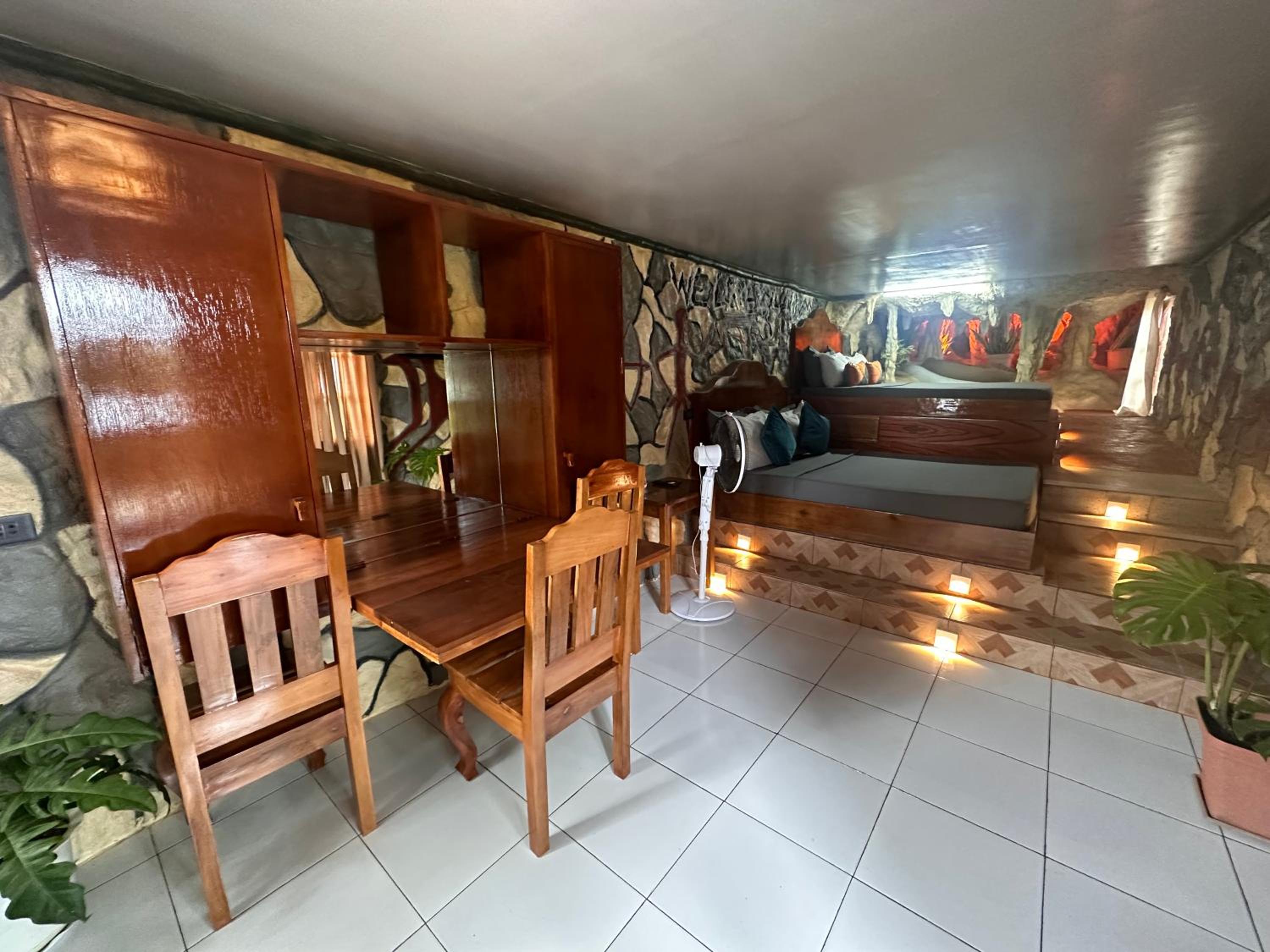 Quadruple Room with Sea View - Photo 9