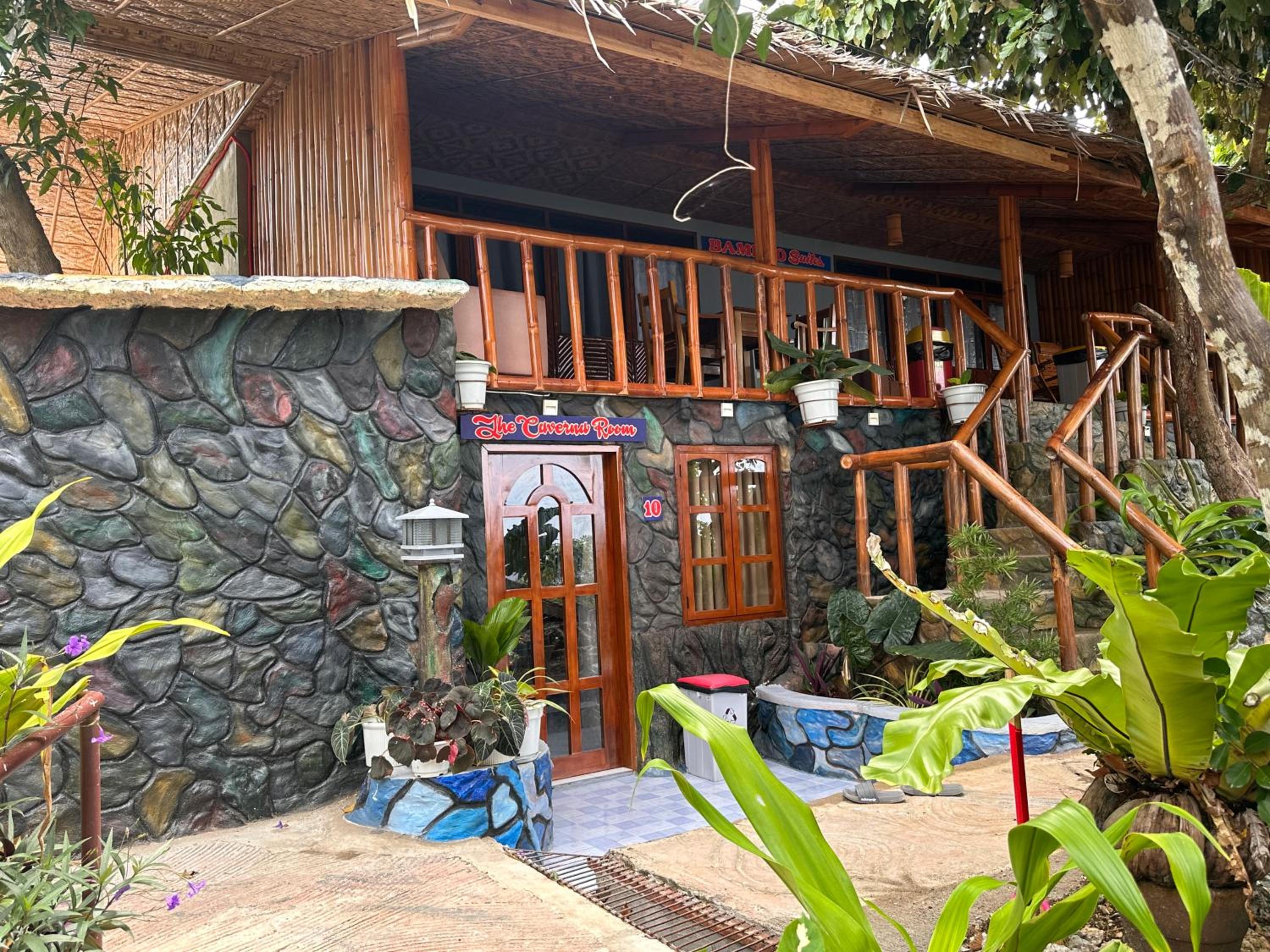 Quadruple Room with Sea View - Photo 11