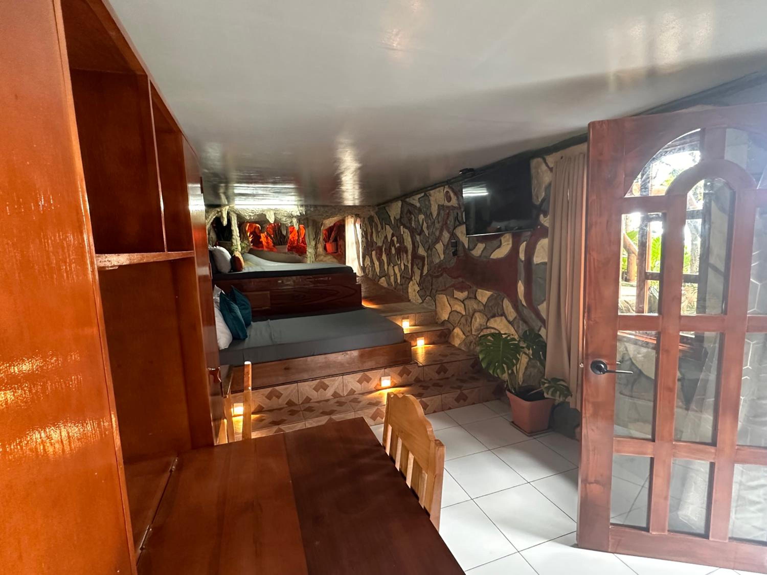 Quadruple Room with Sea View - Photo 12