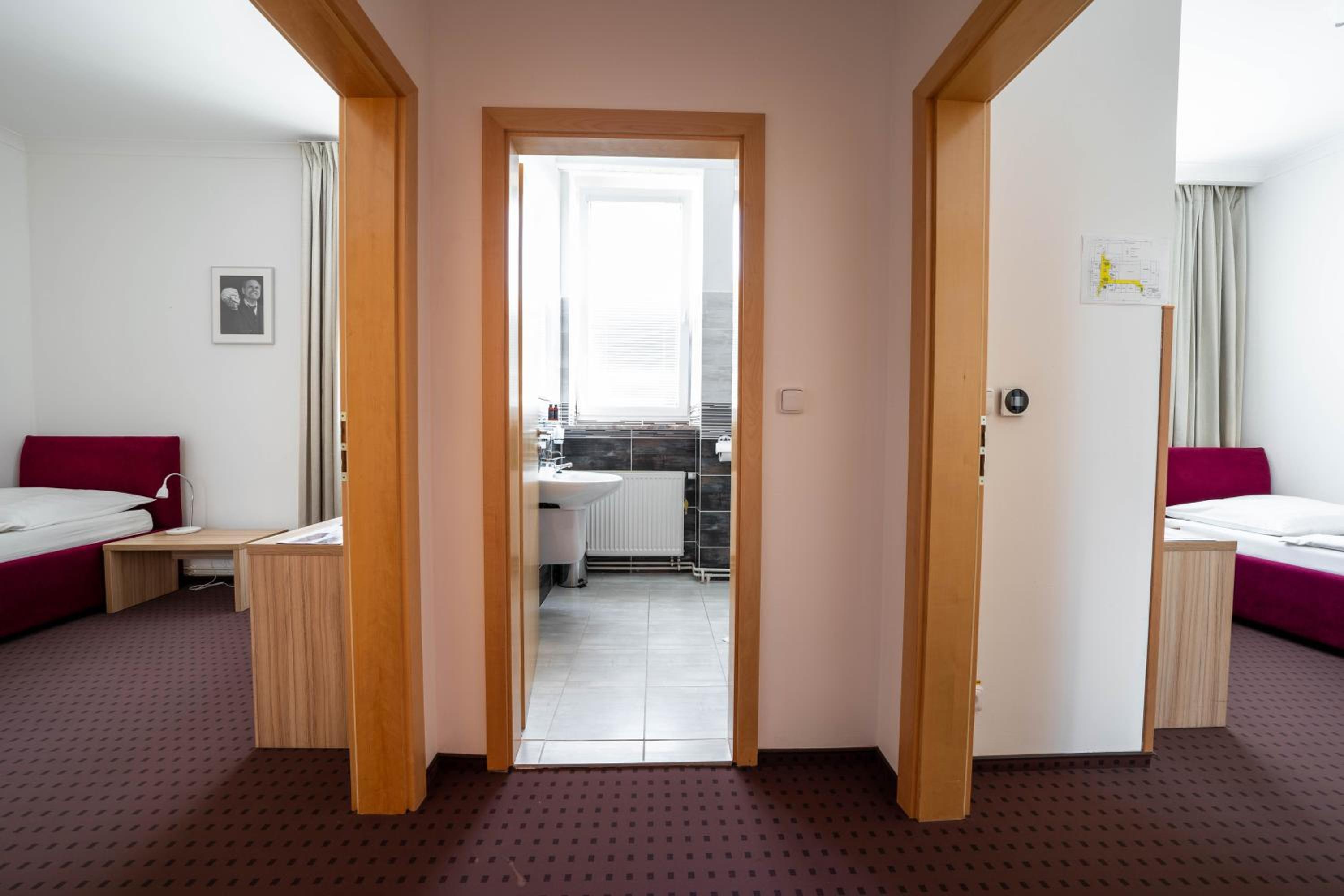 Single Room with Shared Bathroom photo 3