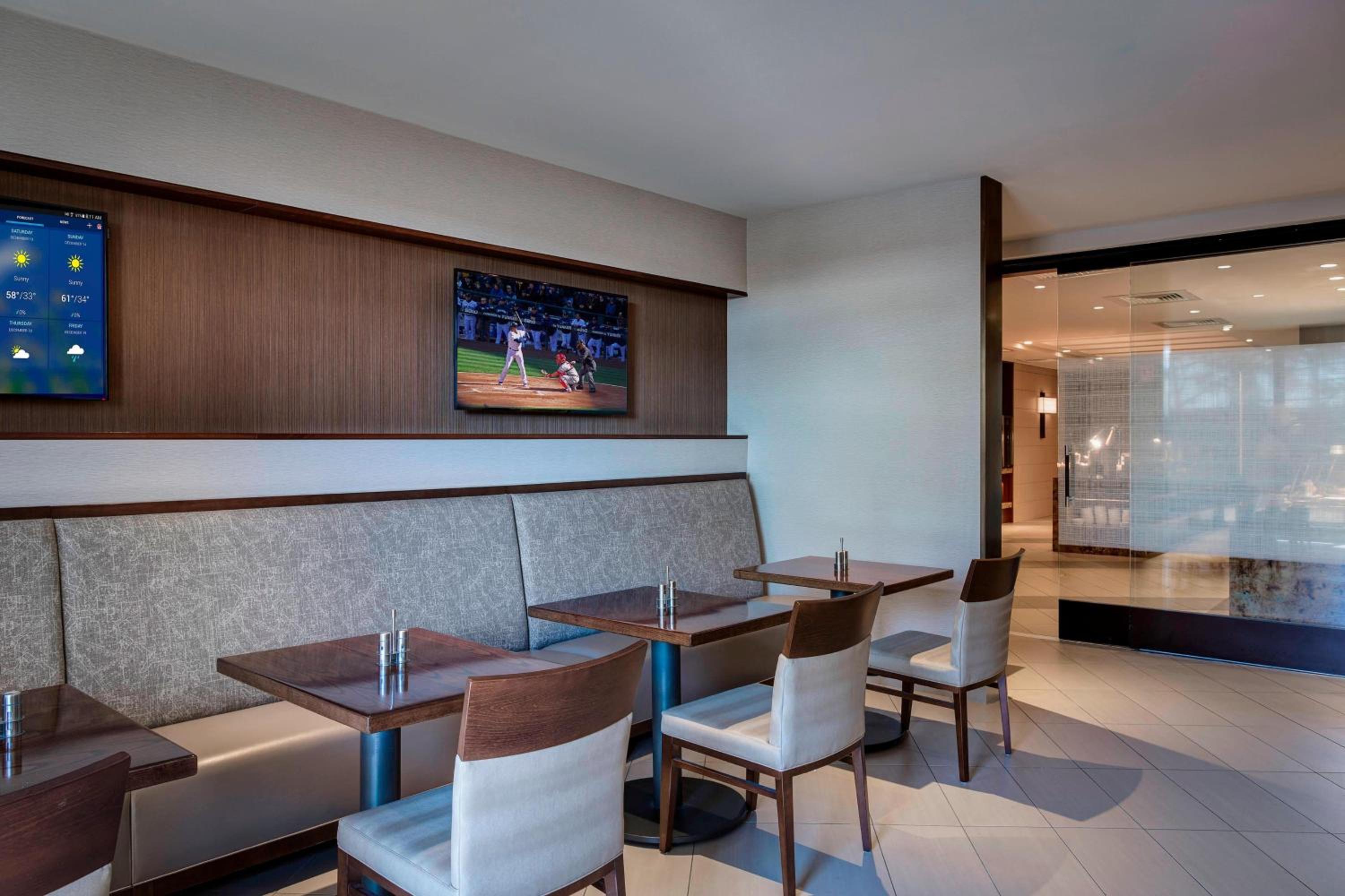 M Club lounge access, Guest room, 1 King photo 3