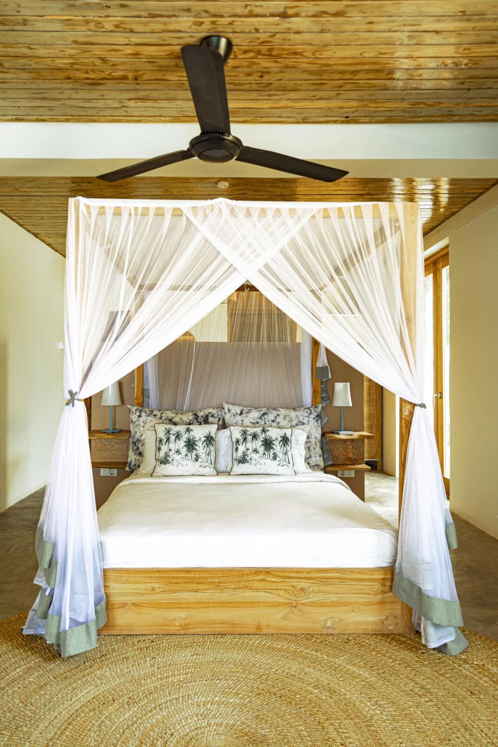 Superior Bungalow - Photo 1
