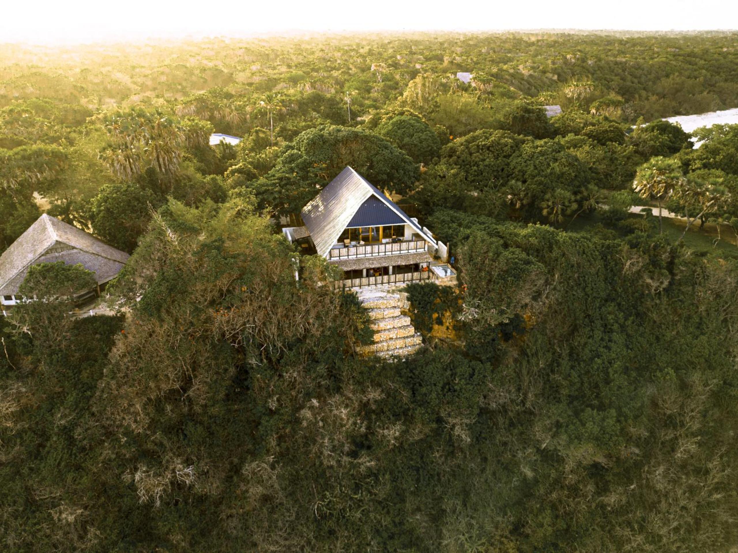 Superior Bungalow - Photo 3