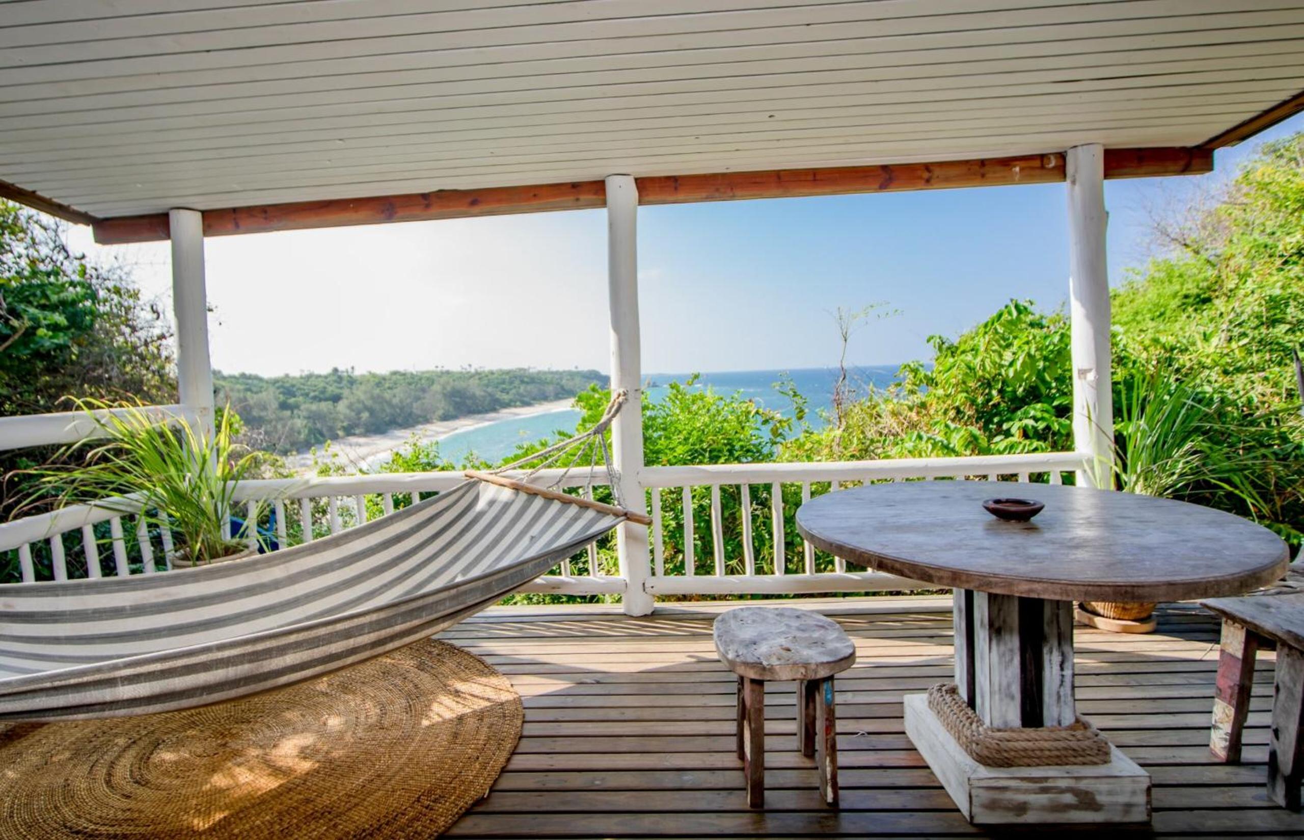 Deluxe Bungalow with Sea View - Photo 4