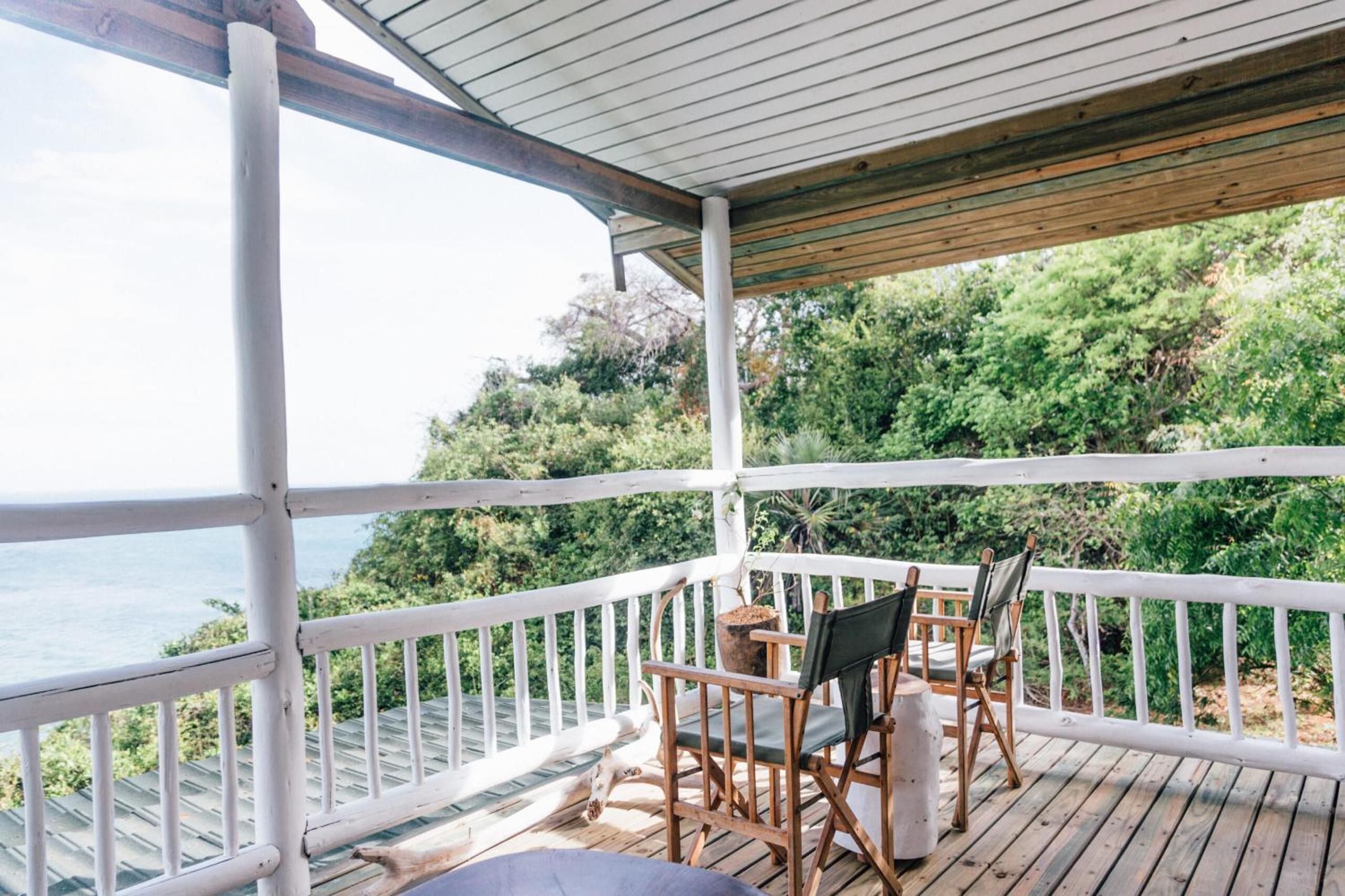 Deluxe Bungalow with Sea View - Photo 3