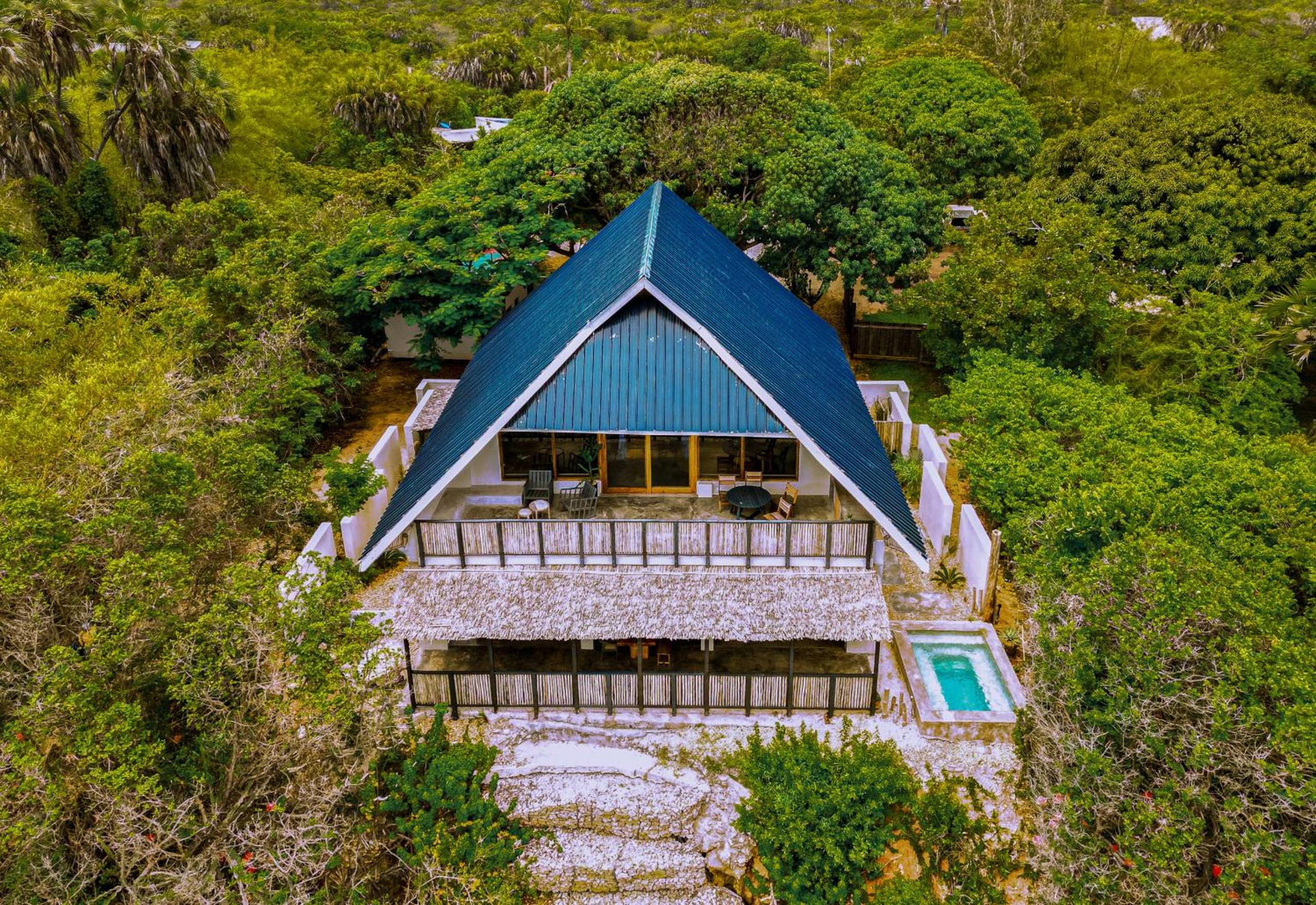 Superior Bungalow - Photo 7