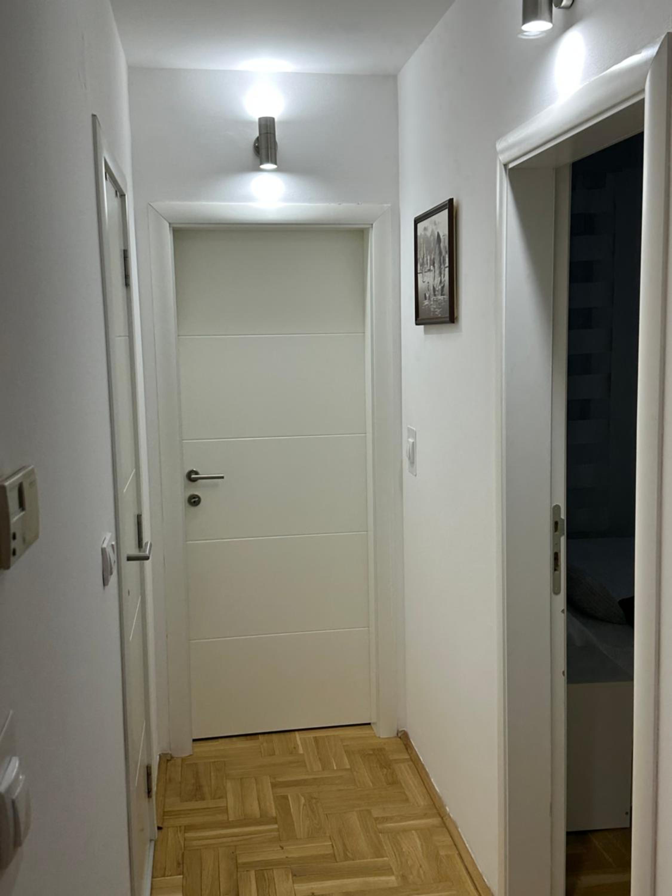 One-Bedroom Apartment photo 3