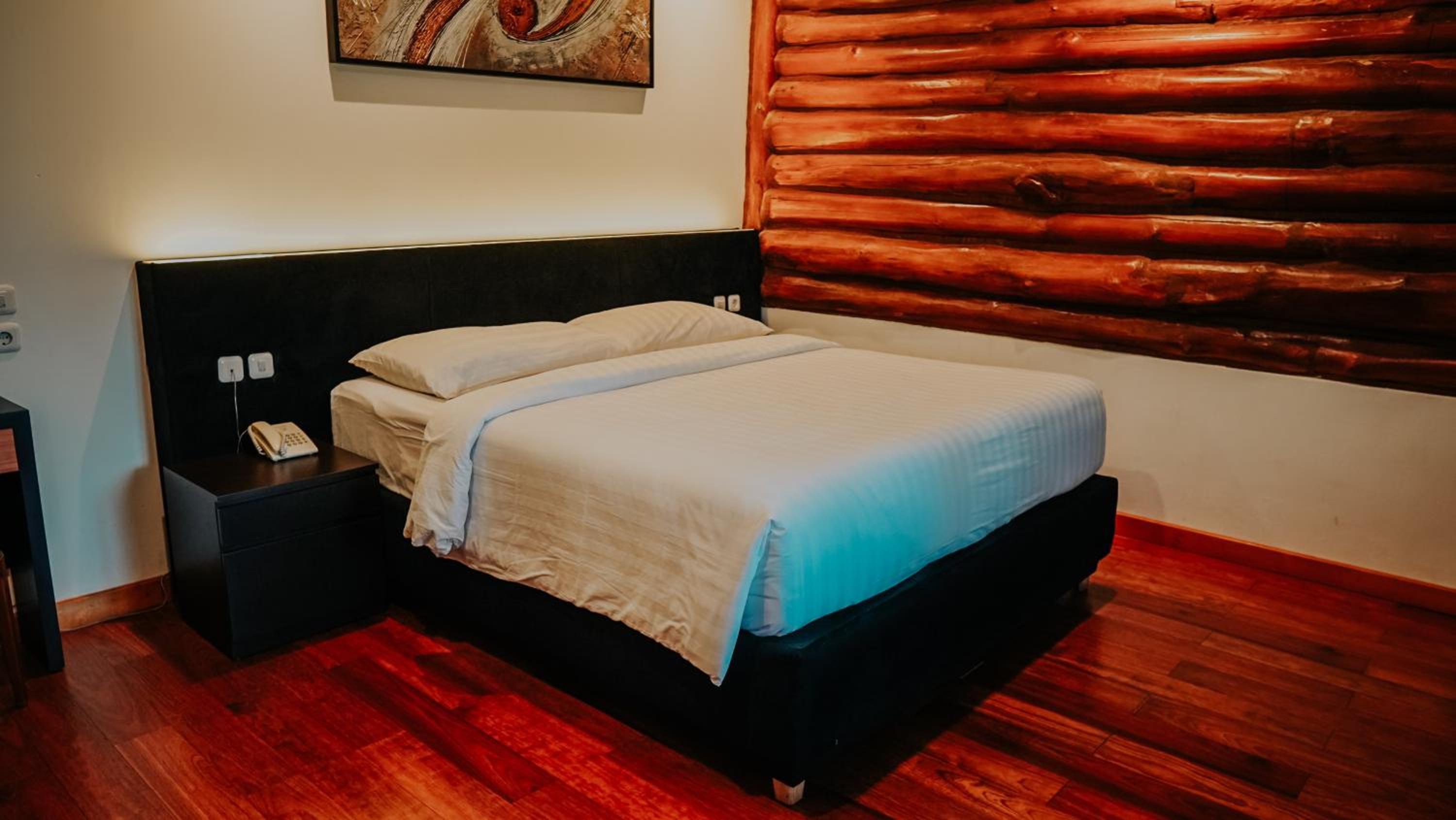 One-Bedroom Bungalow - Photo 4