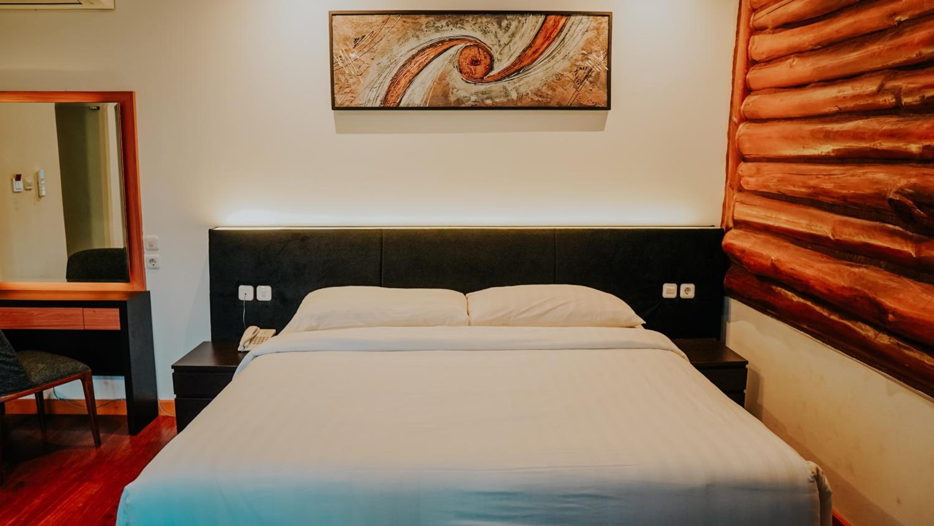 One-Bedroom Bungalow - Photo 1