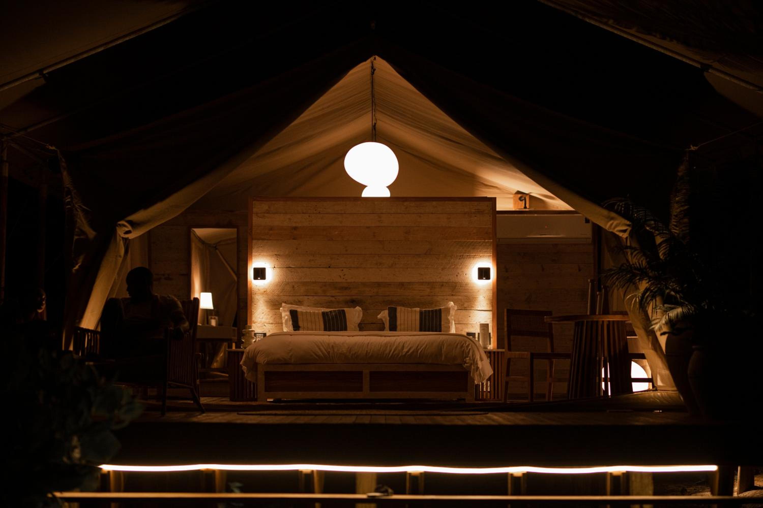 Superior King Room - Photo 17