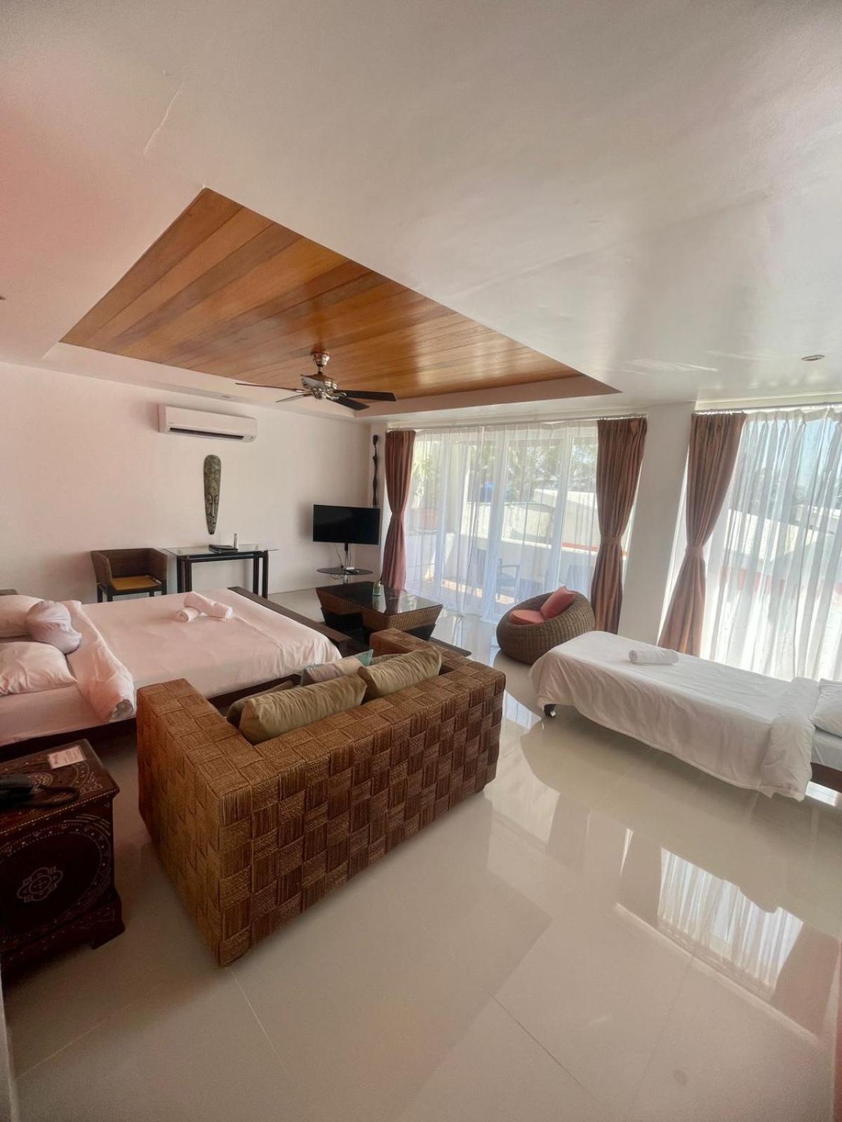 Triple King Suite Room - Photo 2