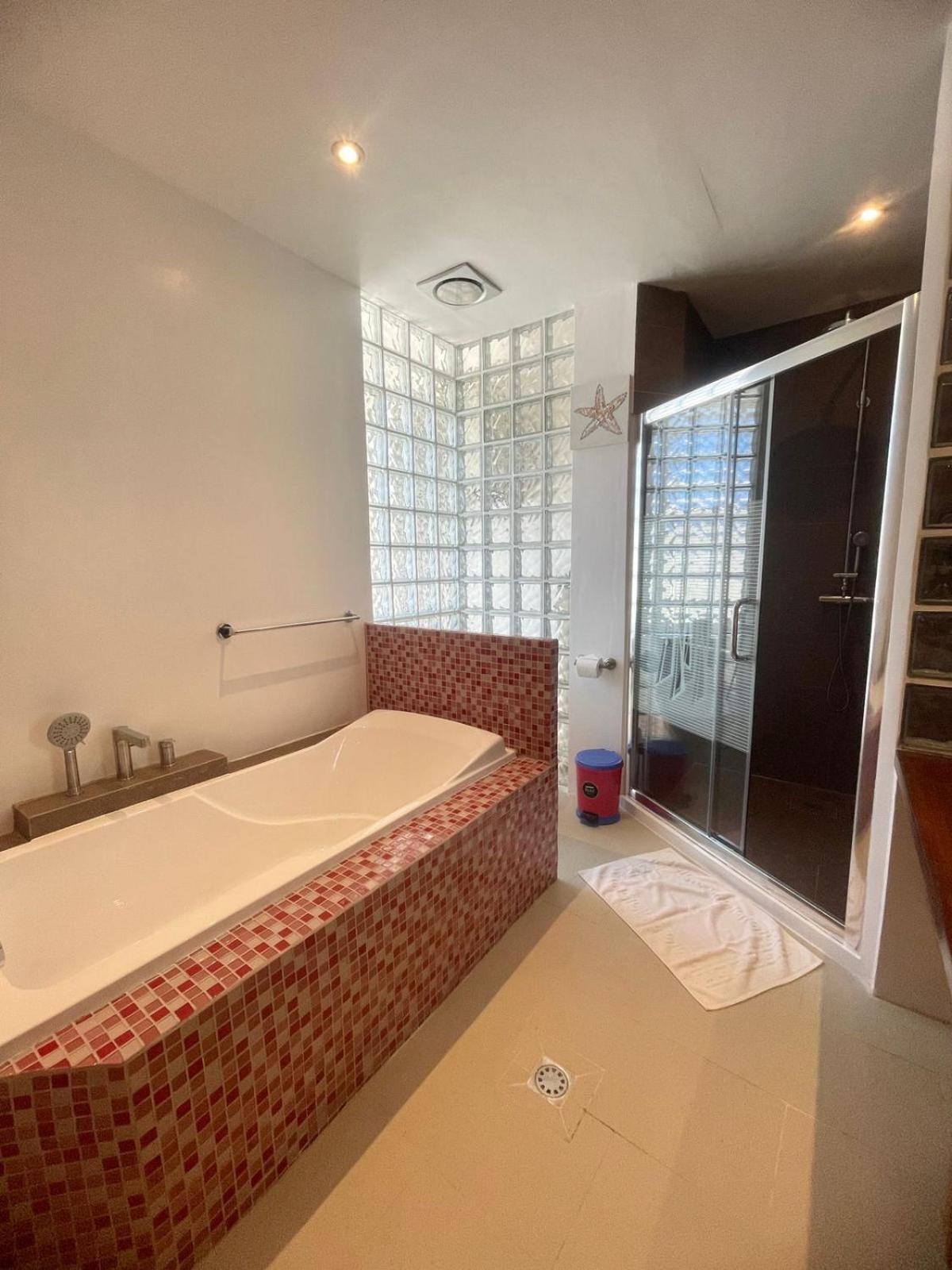 Triple King Suite Room - Photo 34