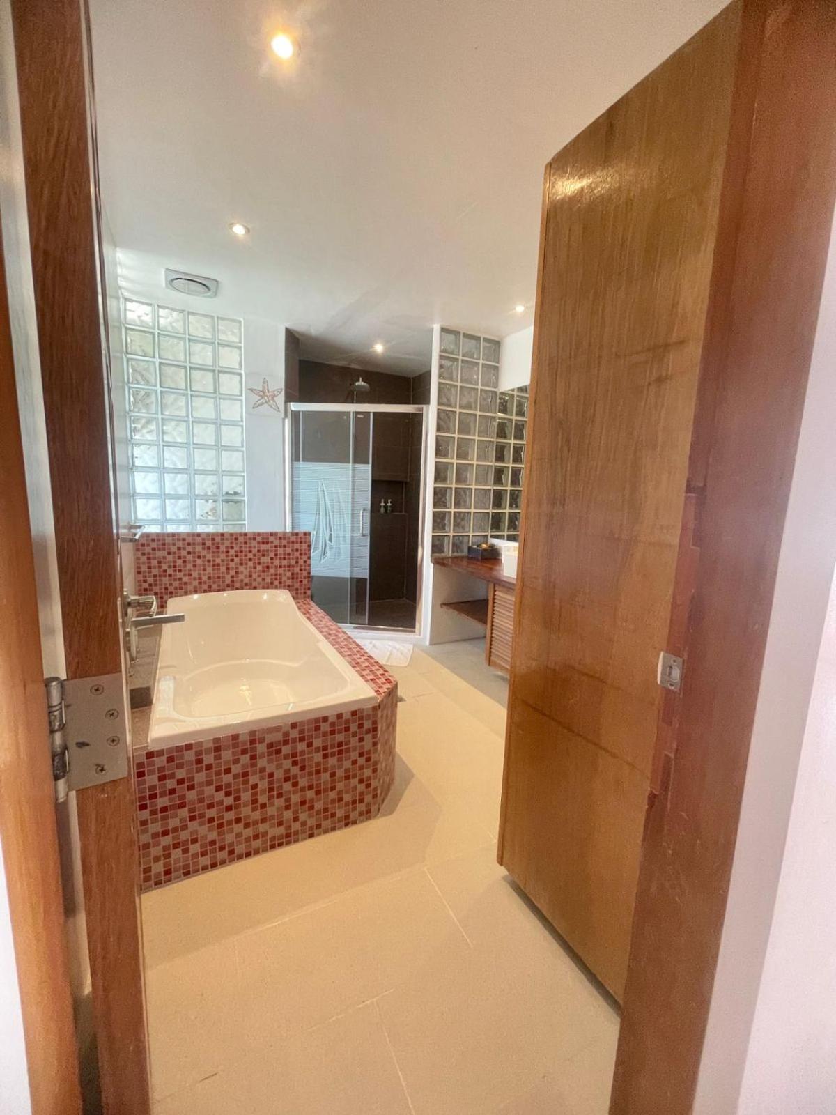 Triple King Suite Room - Photo 27