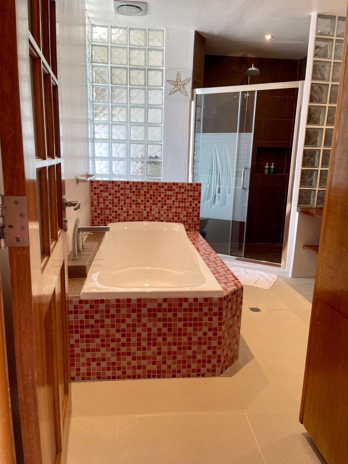 Triple King Suite Room - Photo 28