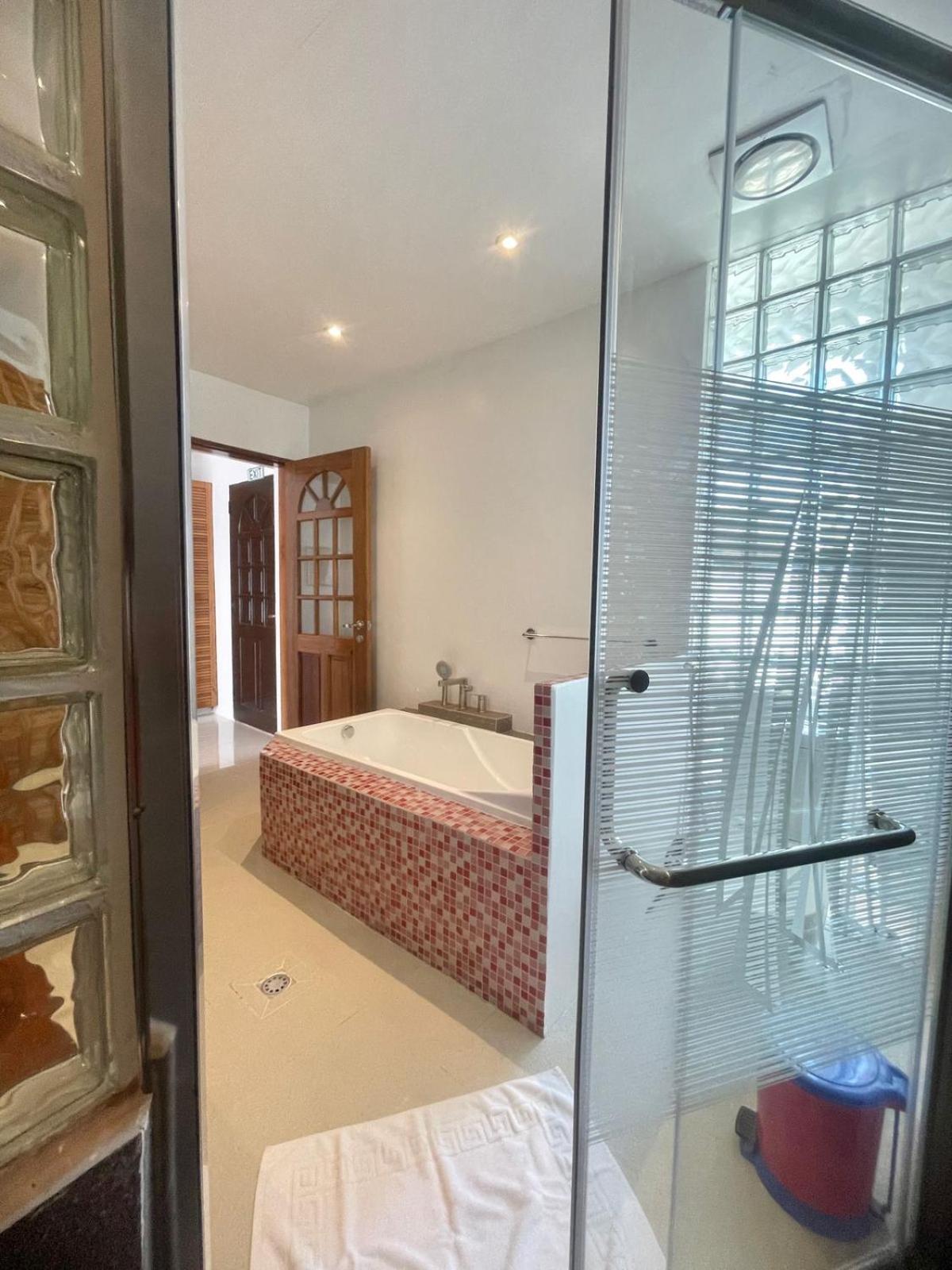 Triple King Suite Room - Photo 33