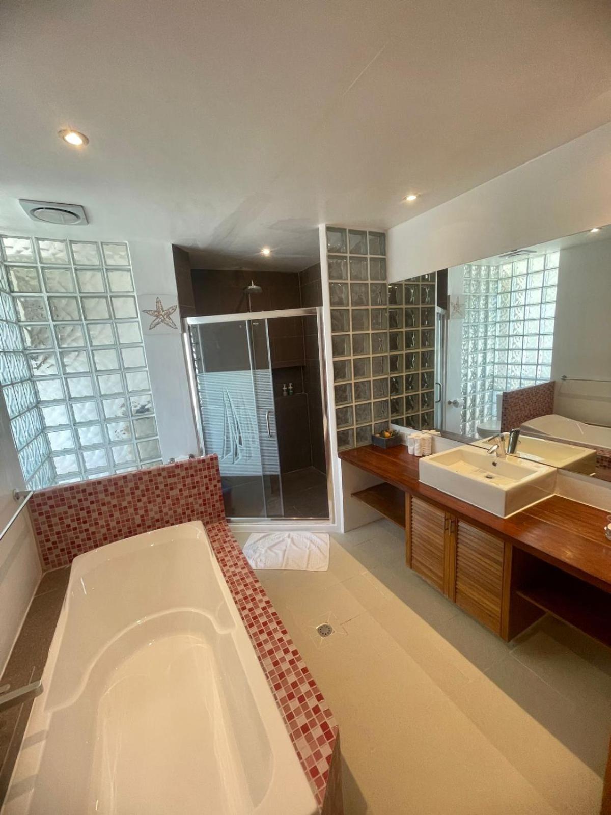 Triple King Suite Room - Photo 44