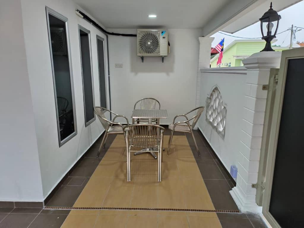 Four-Bedroom House photo 2