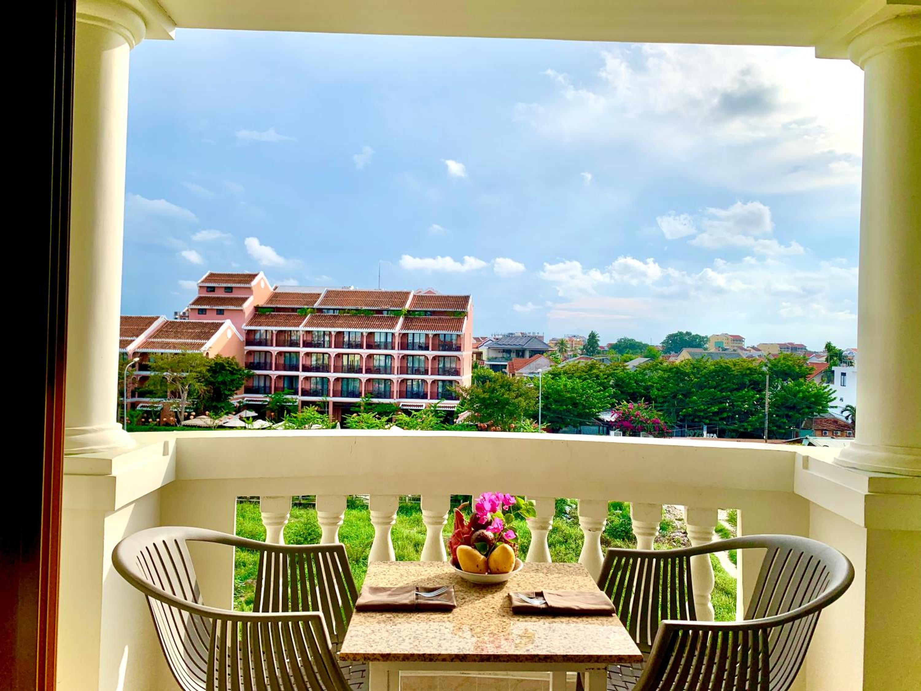 Quadruple Room with Balcony - Photo 7