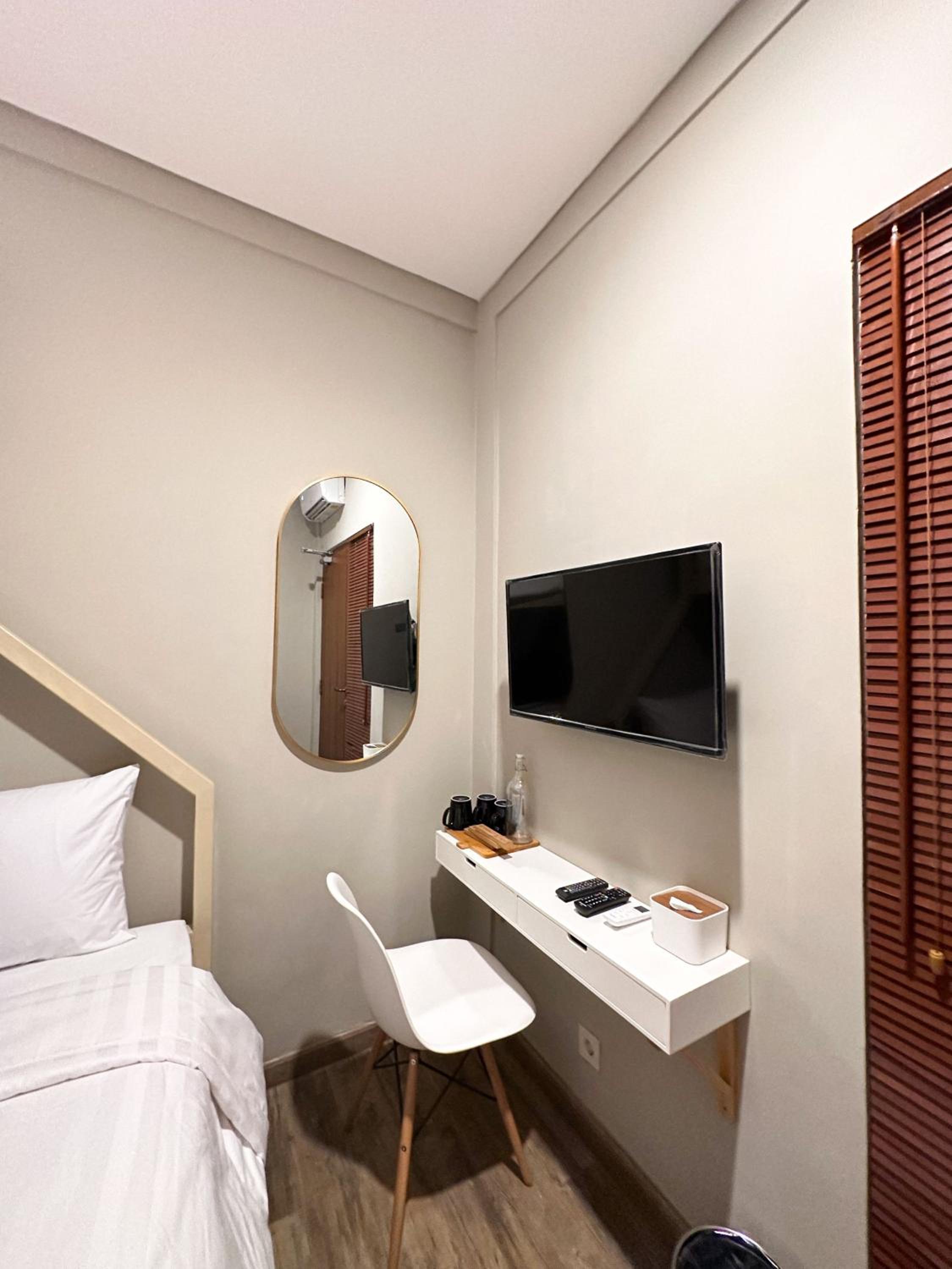 Standard Double Room with Shared Bathroom - Photo 5