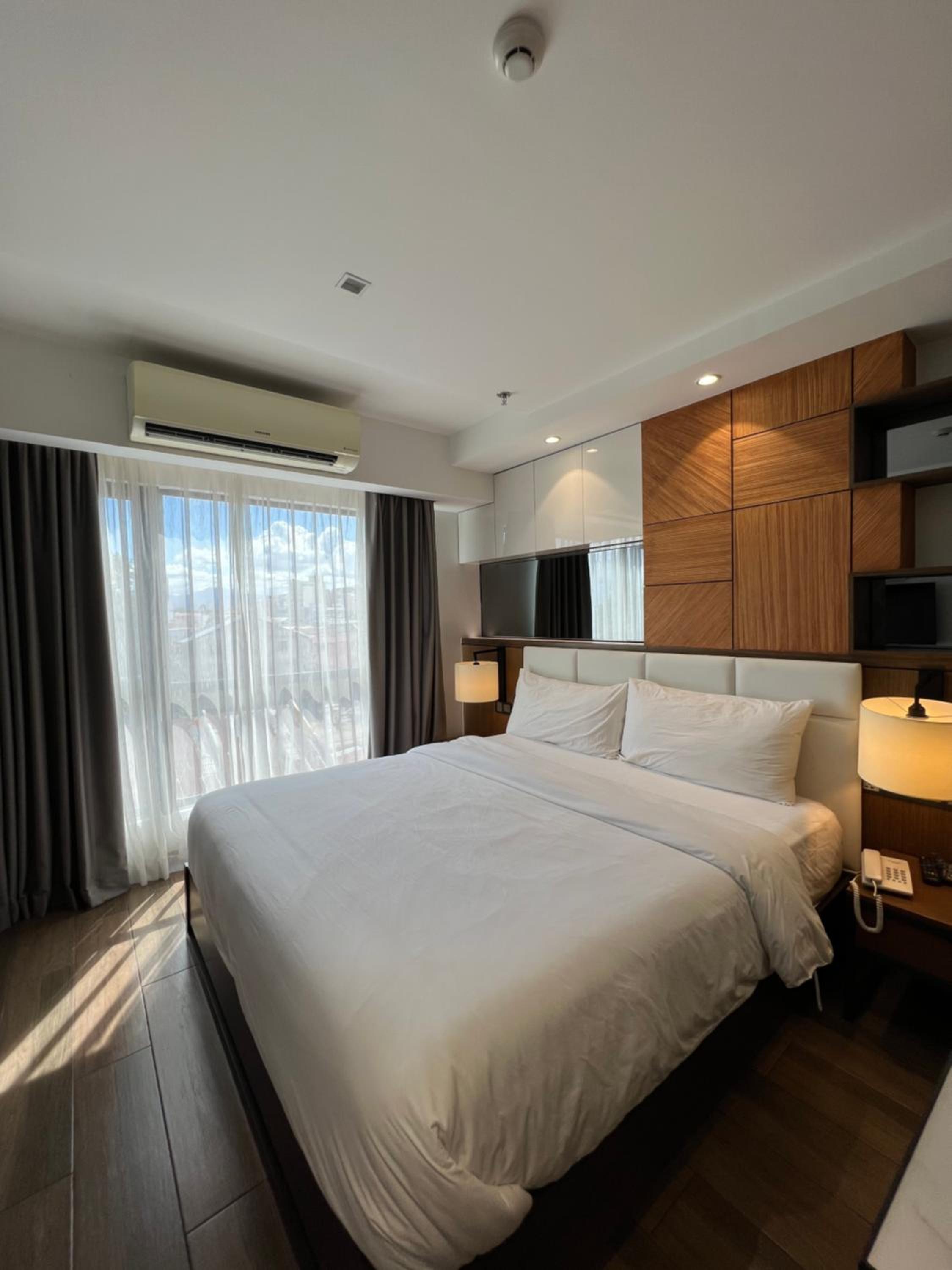 Deluxe Double Room (2 Adults + 1 Child)