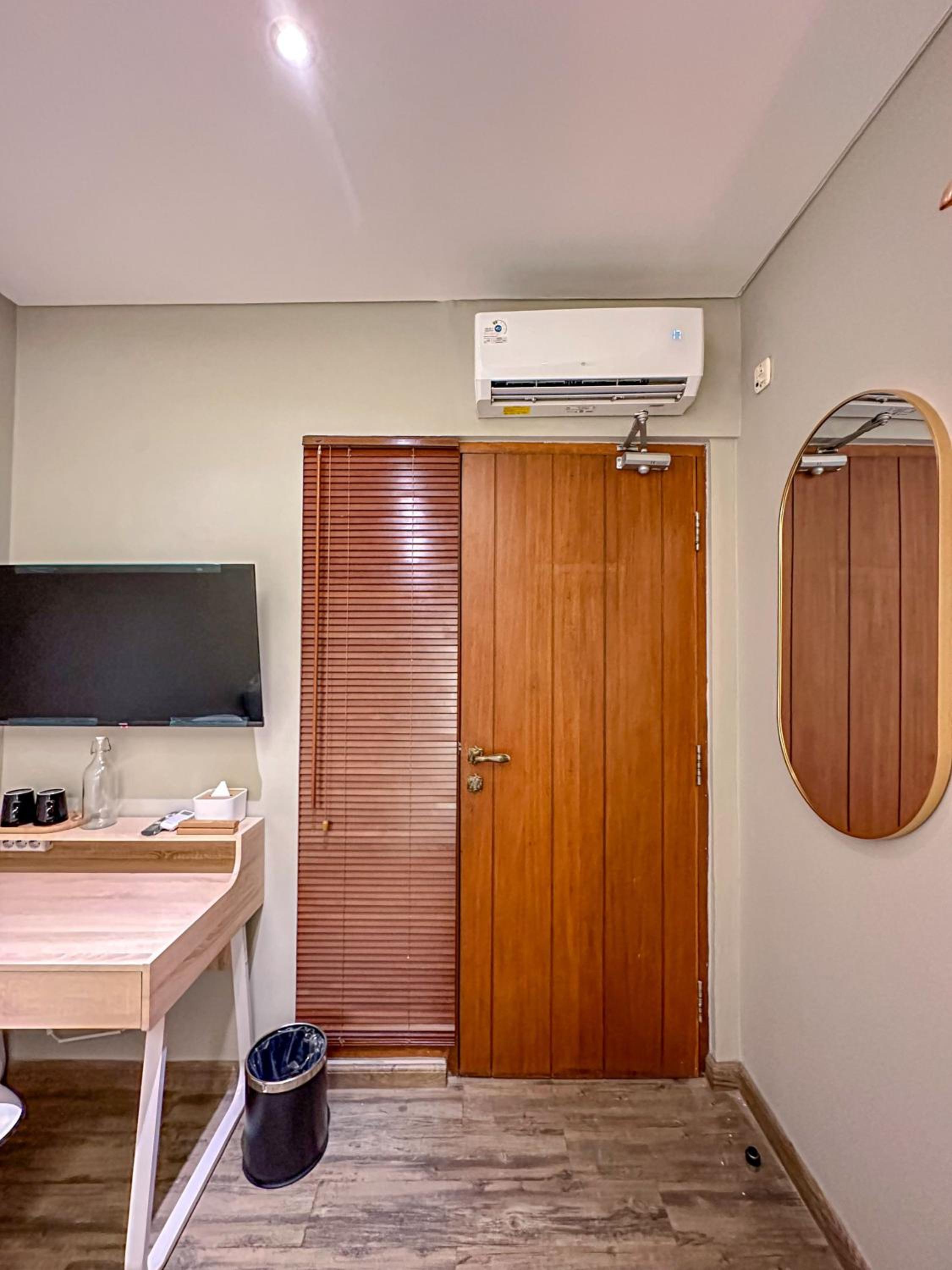 Standard Double Room with Shared Bathroom - Photo 4