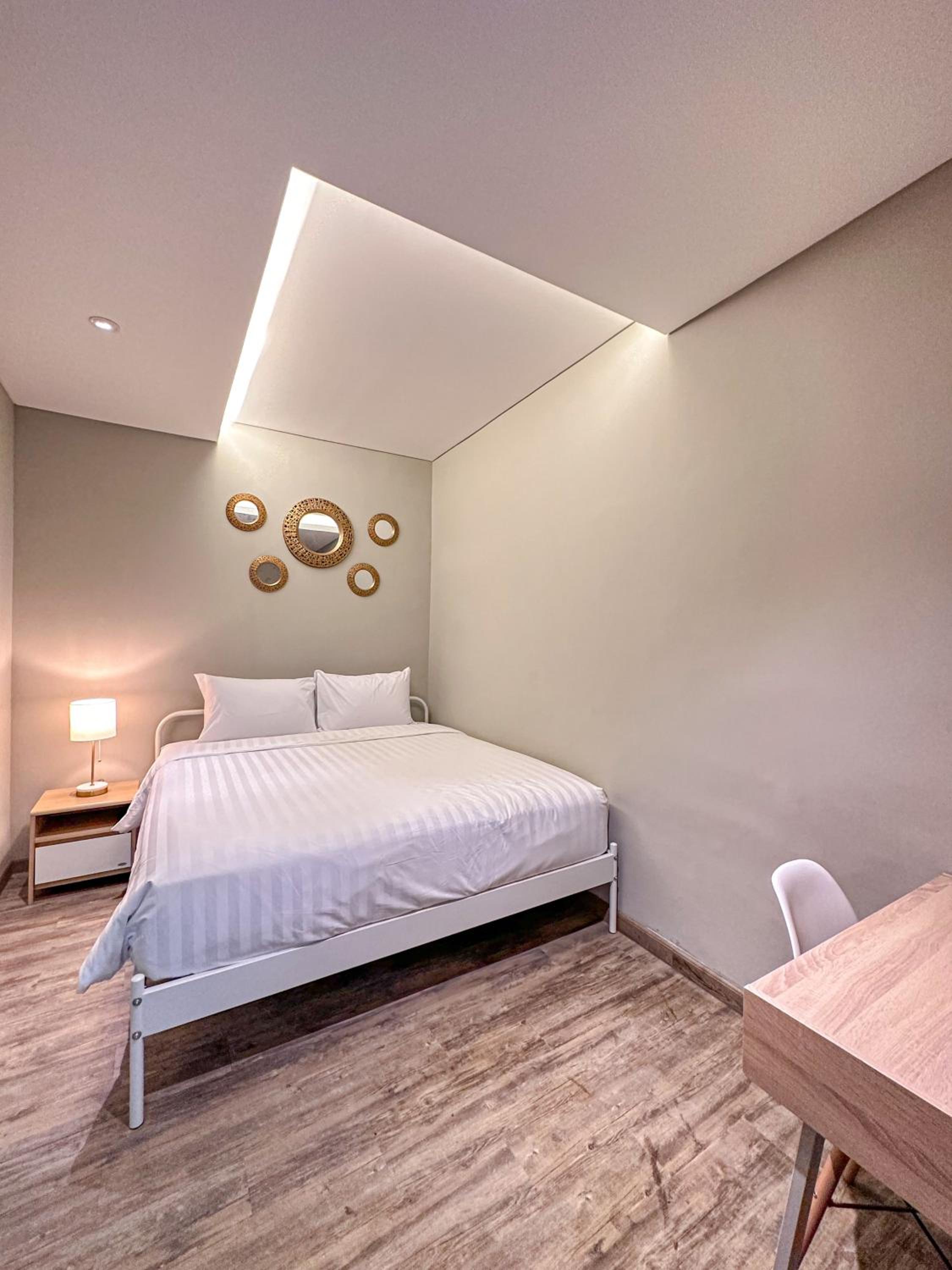 Standard Double Room with Shared Bathroom - Photo 3