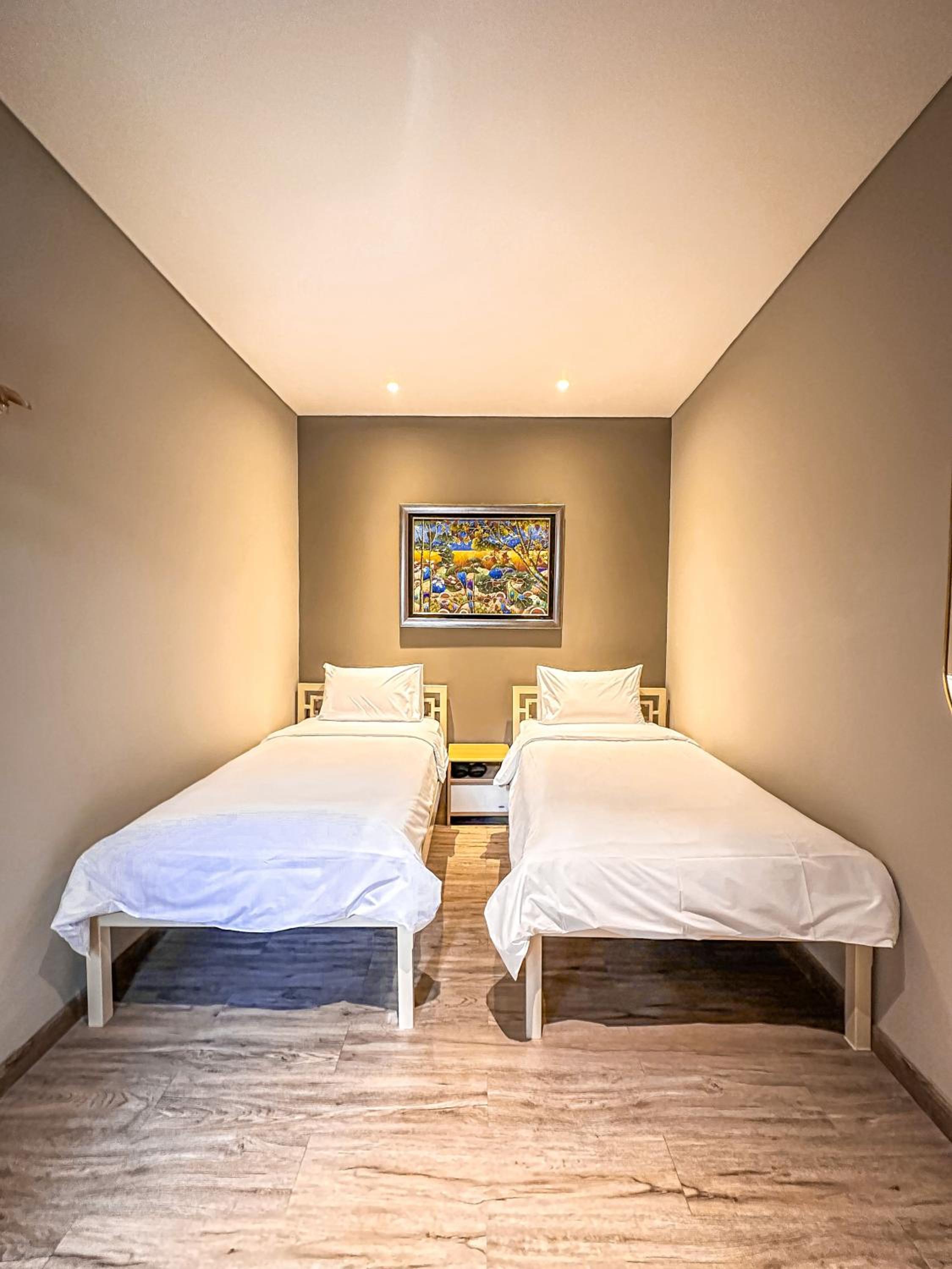 Standard Double Room with Shared Bathroom - Photo 7