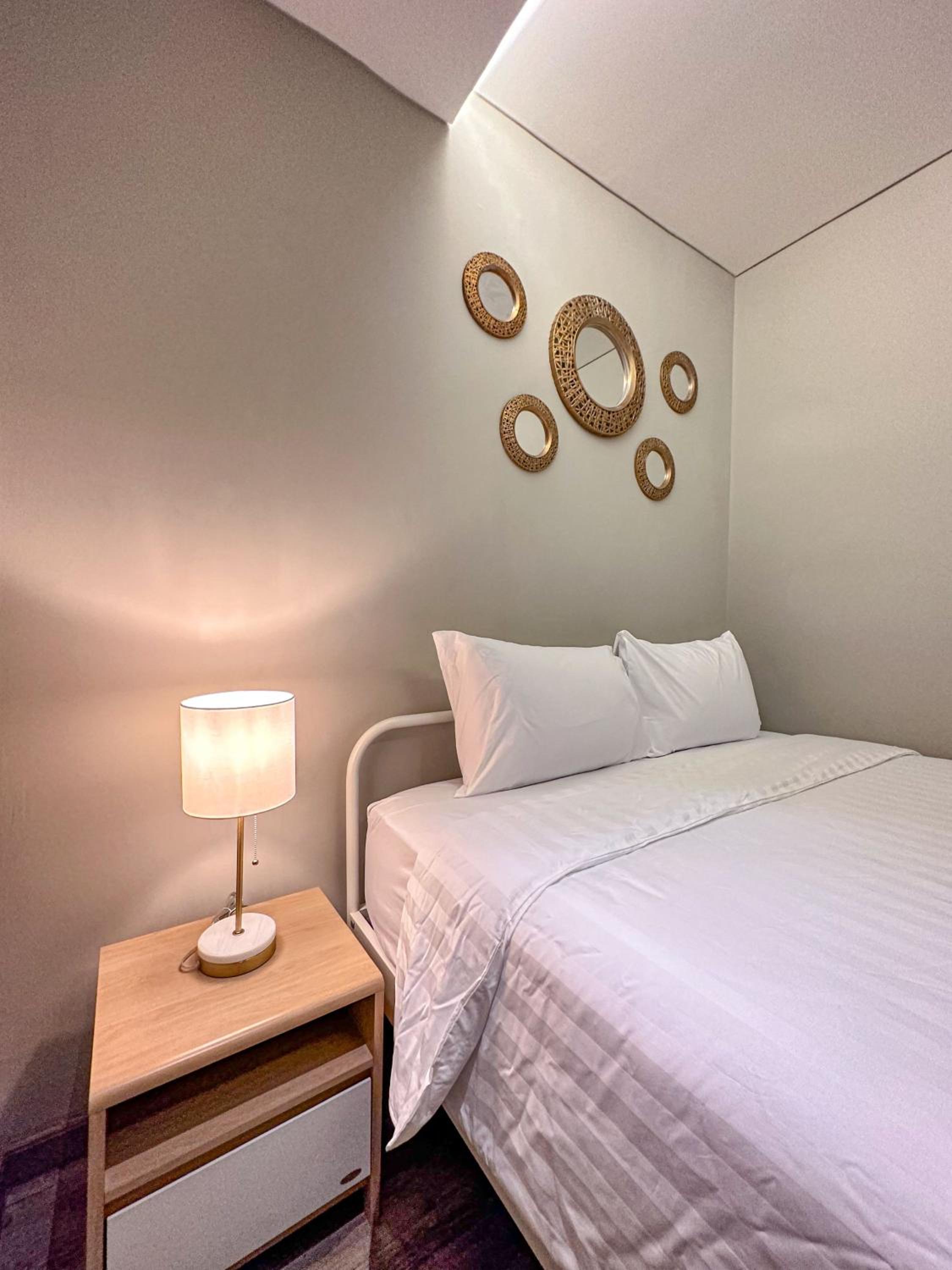 Standard Double Room with Shared Bathroom - Photo 2