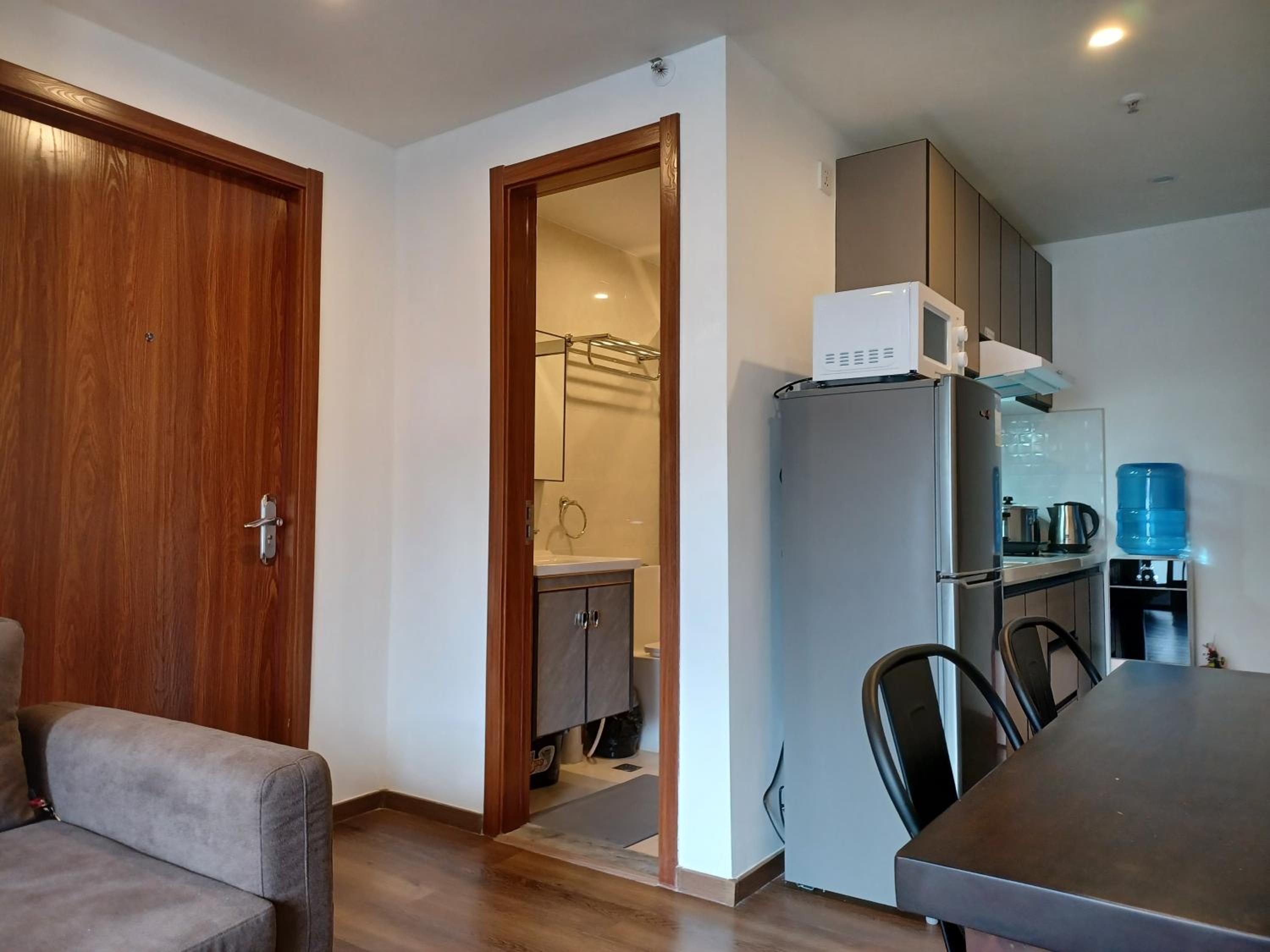 Apartment with Balcony photo 2