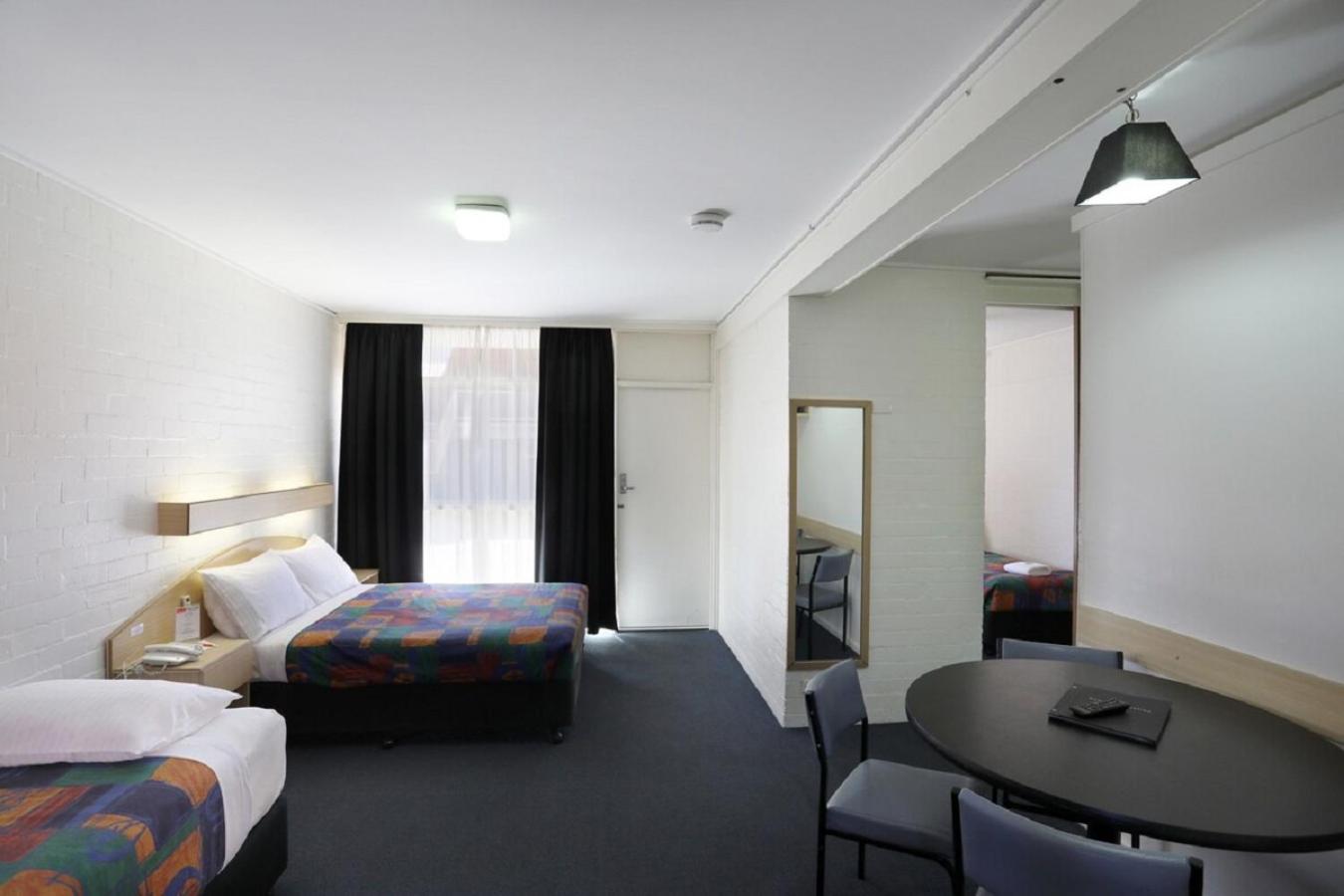 Family Room - Non-Smoking - Photo 1