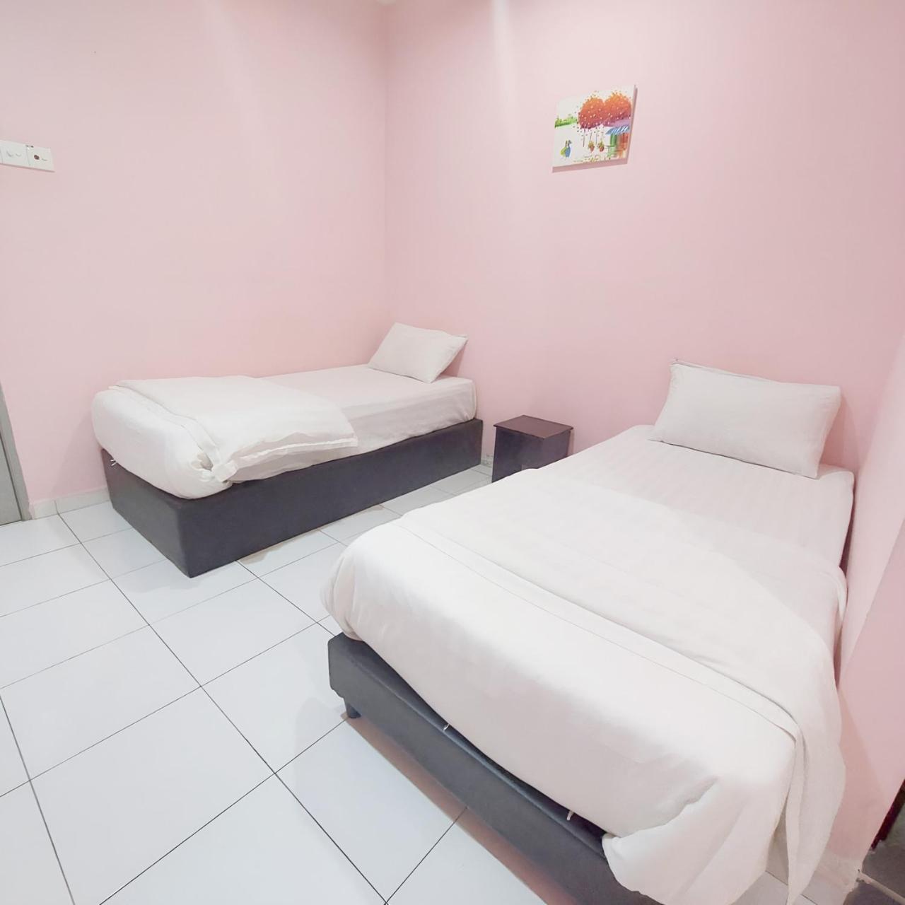 Standard Twin Room - Photo 2