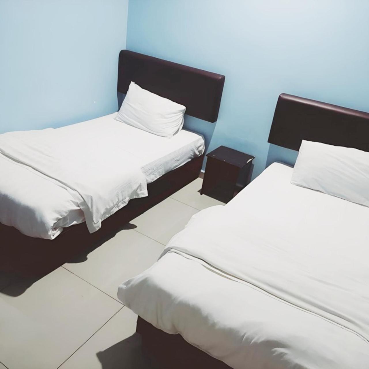 Standard Twin Room - Photo 3
