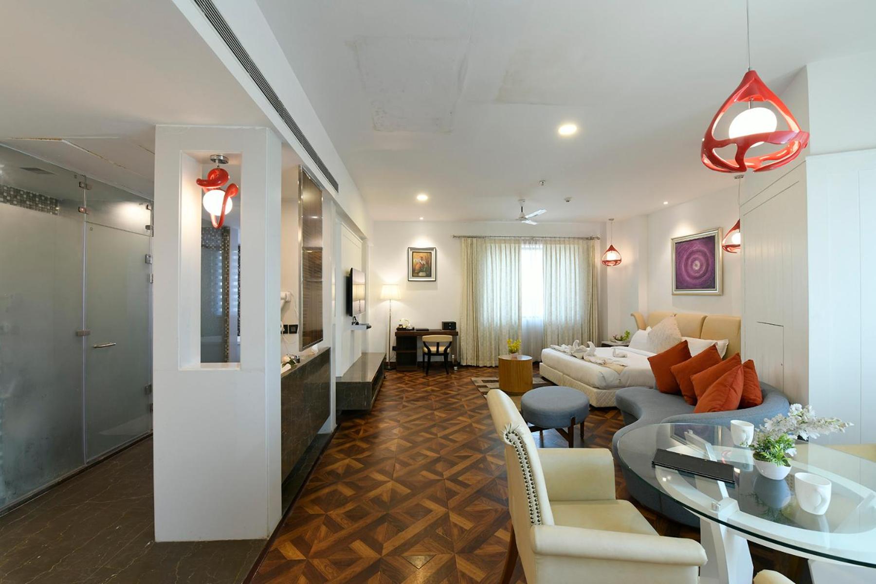 Suite - Photo 2