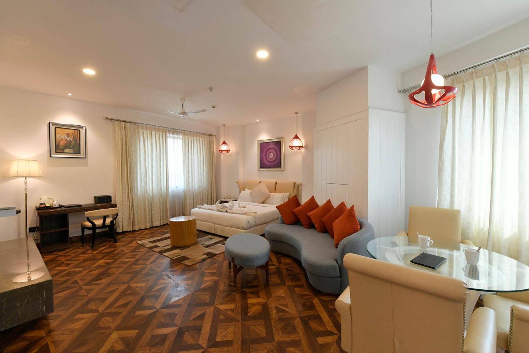 Suite - Photo 4