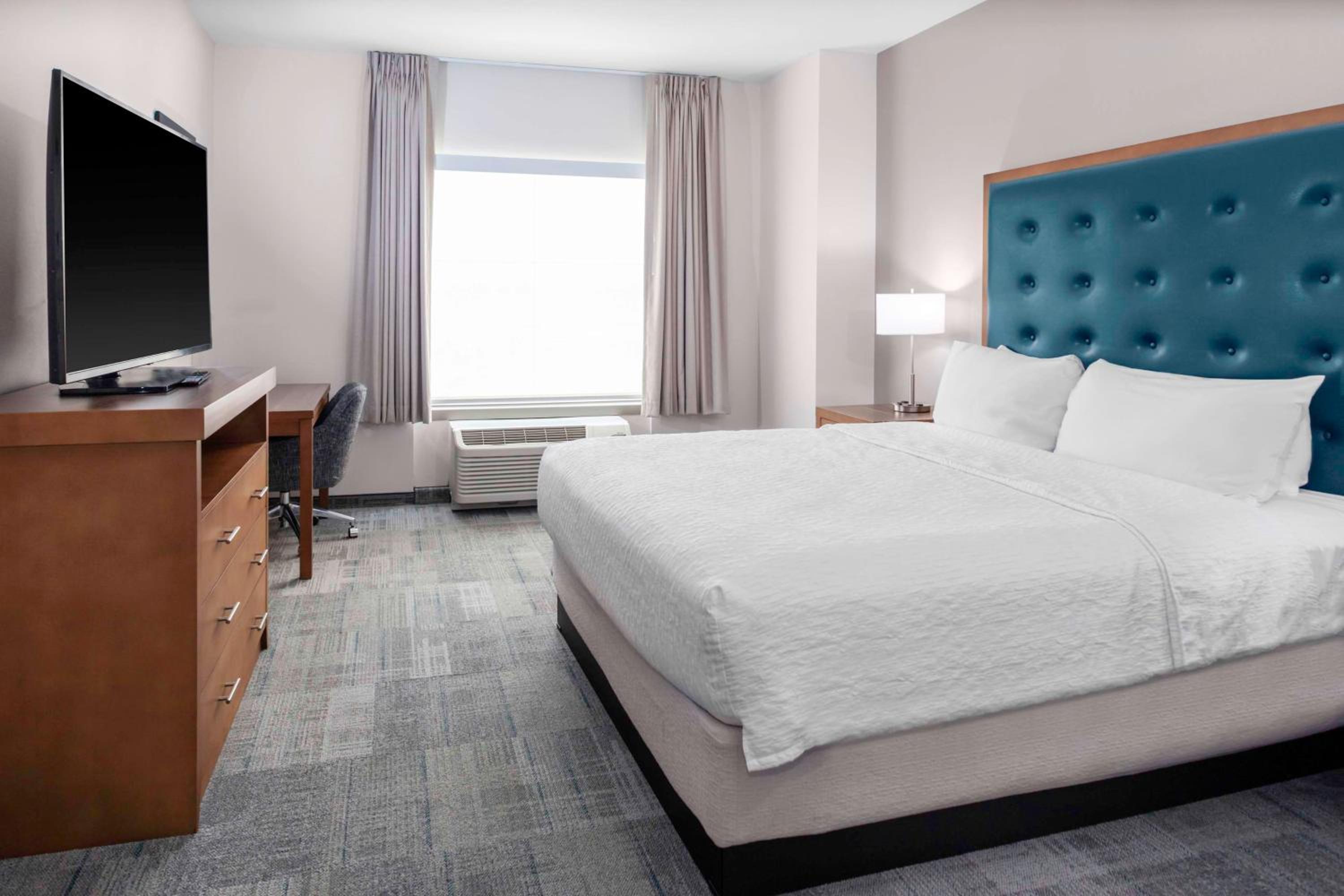 Premium One-Bedroom King Suite - Non-Smoking