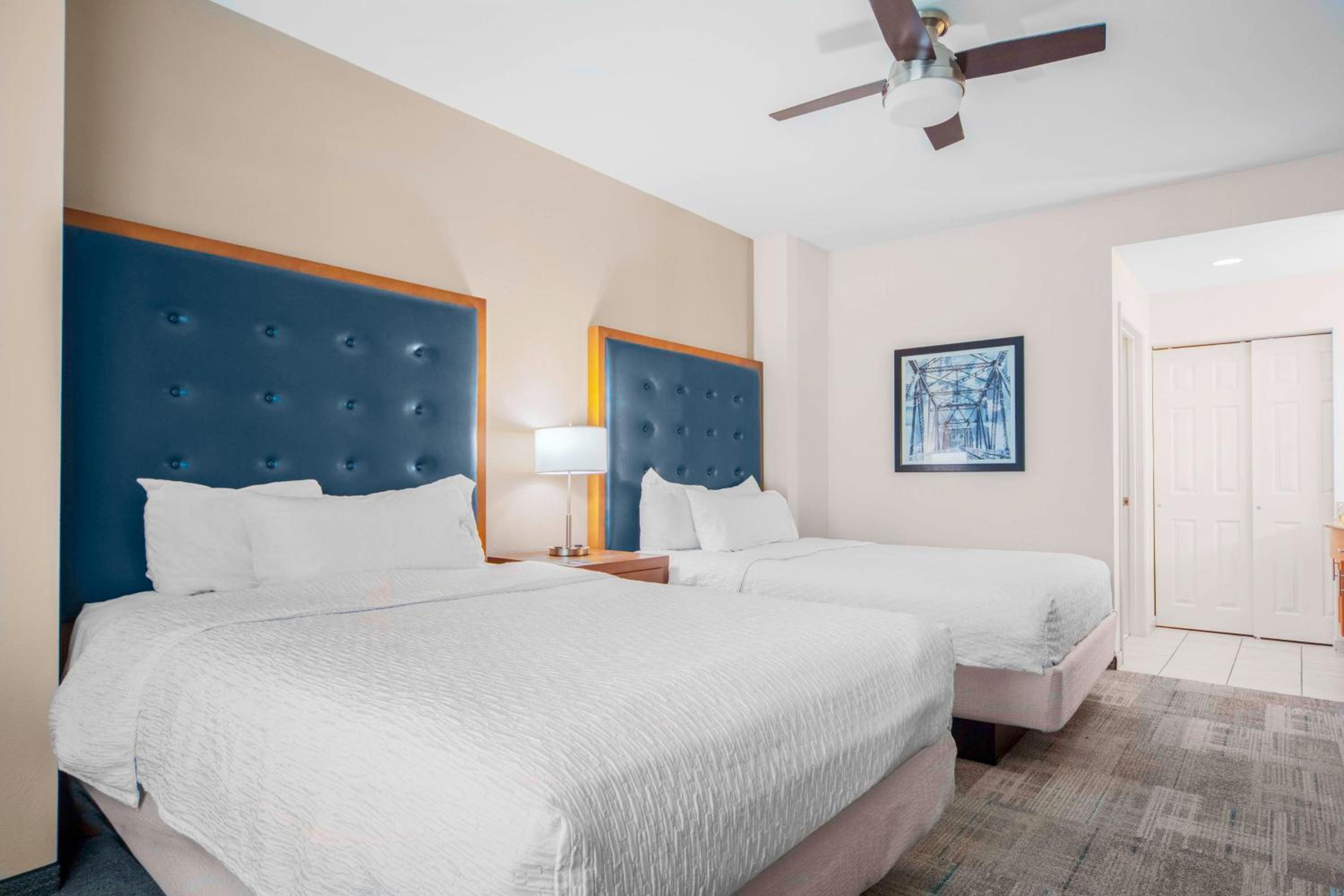 One-Bedroom Queen Suite with Two Queen Beds - Non-Smoking