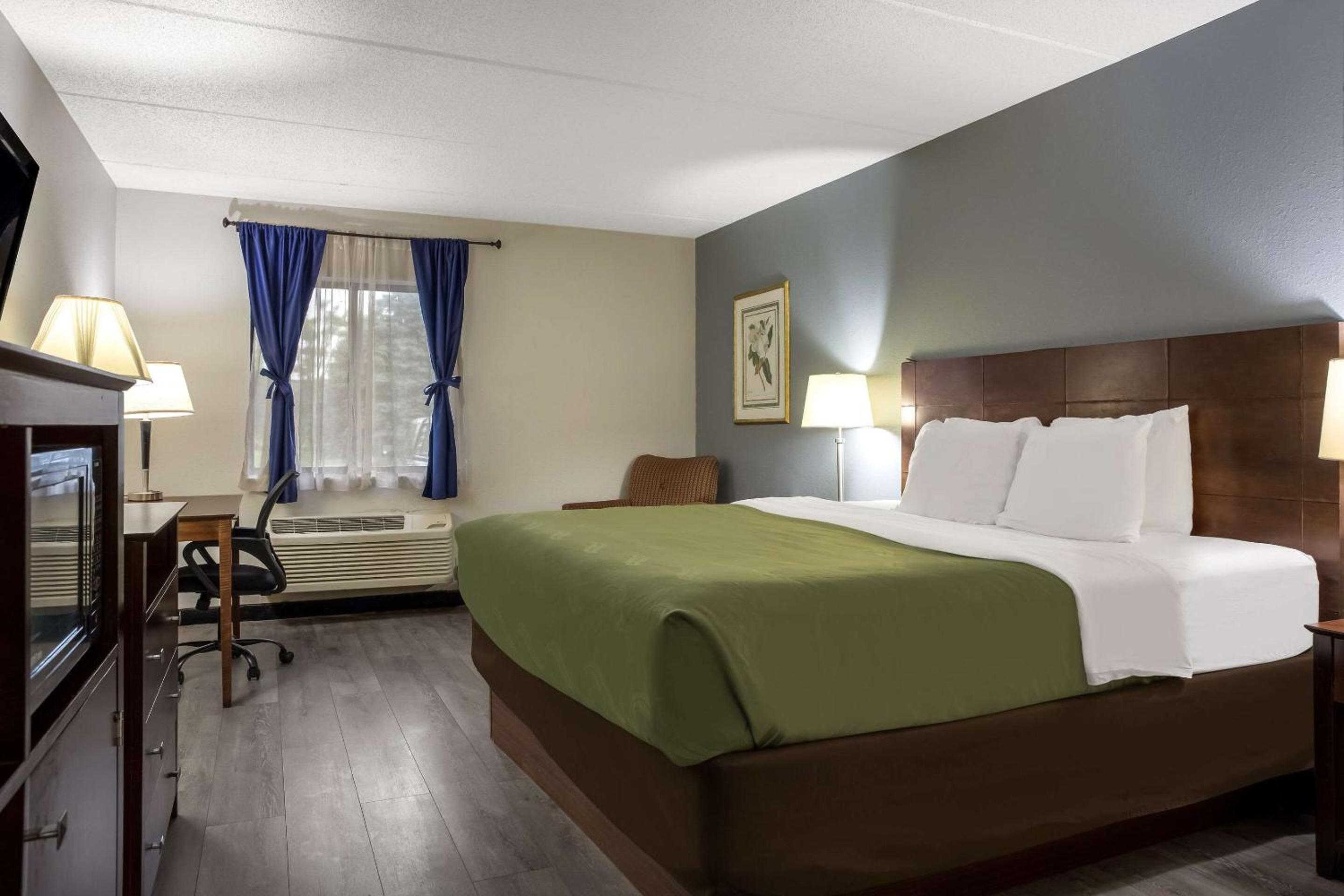 King Room - Non-Smoking photo 1