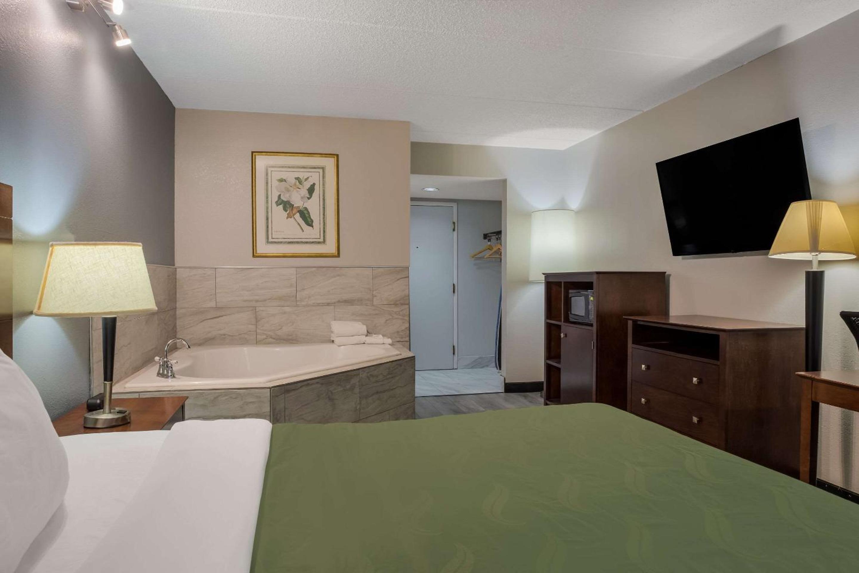 Superior King Suite - Non-Smoking photo 2