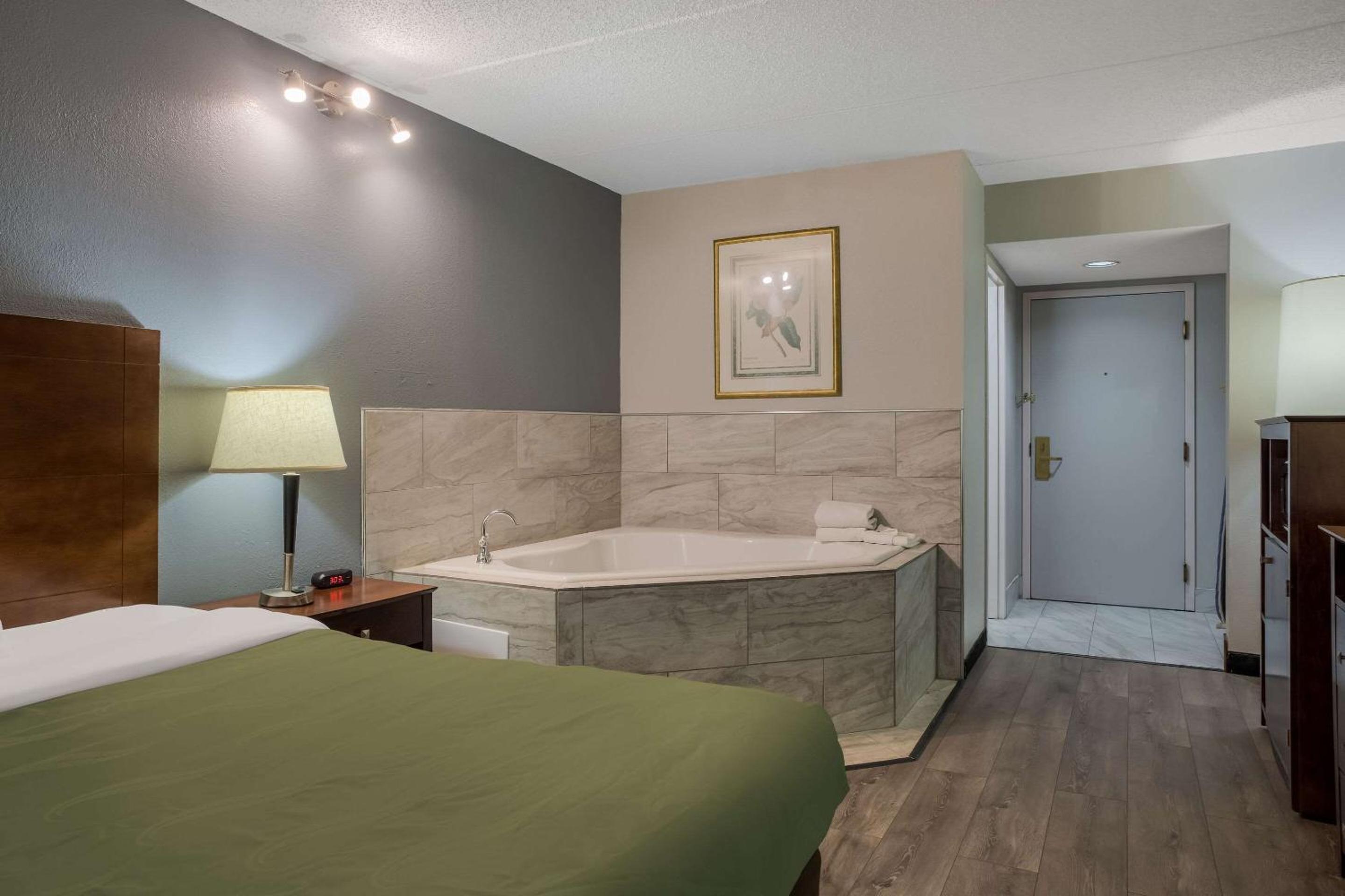 Superior King Suite - Non-Smoking photo 3