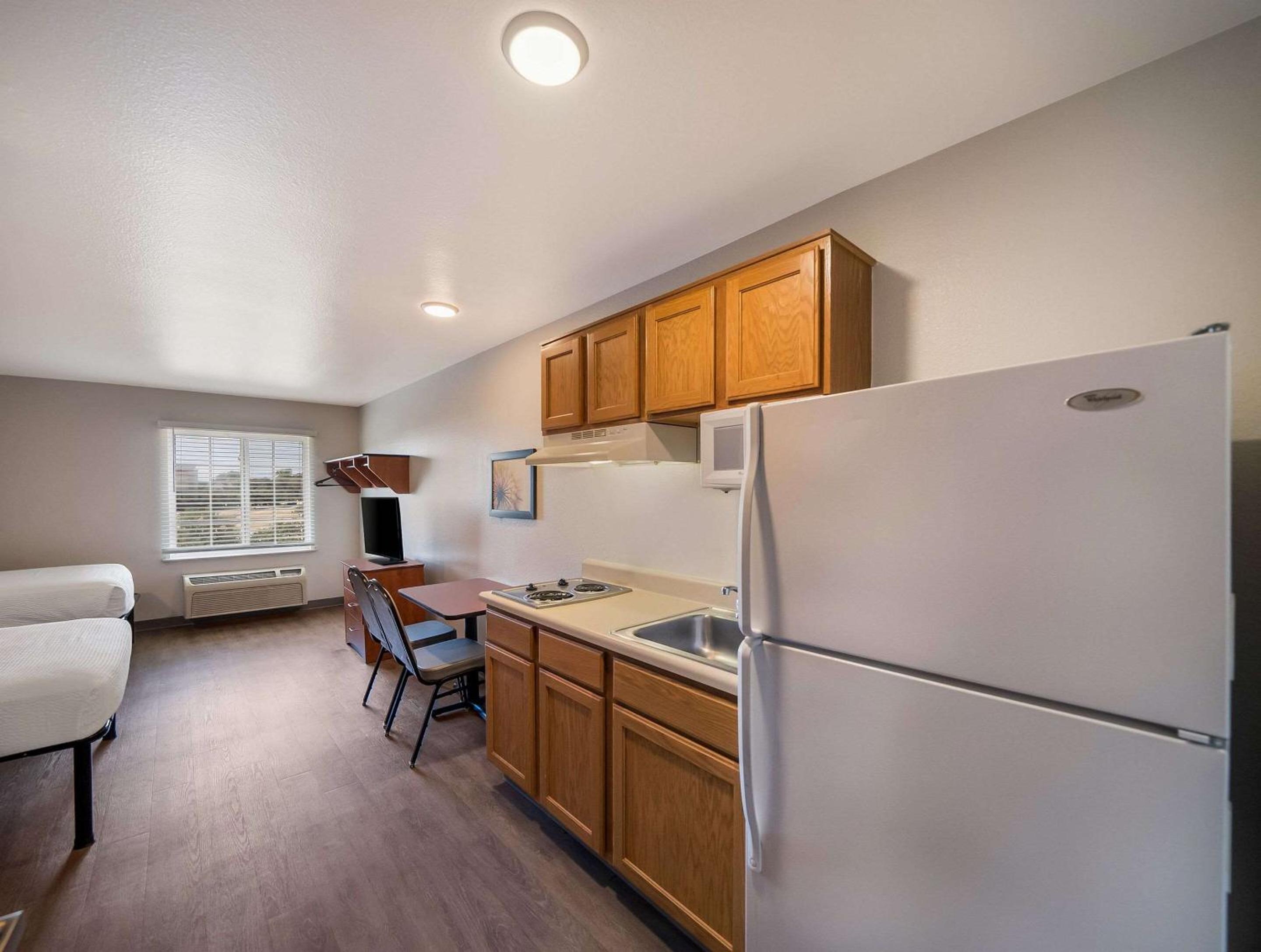 Standard Double Room with Two Double Beds and Sofa Bed - Non-Smoking photo 2