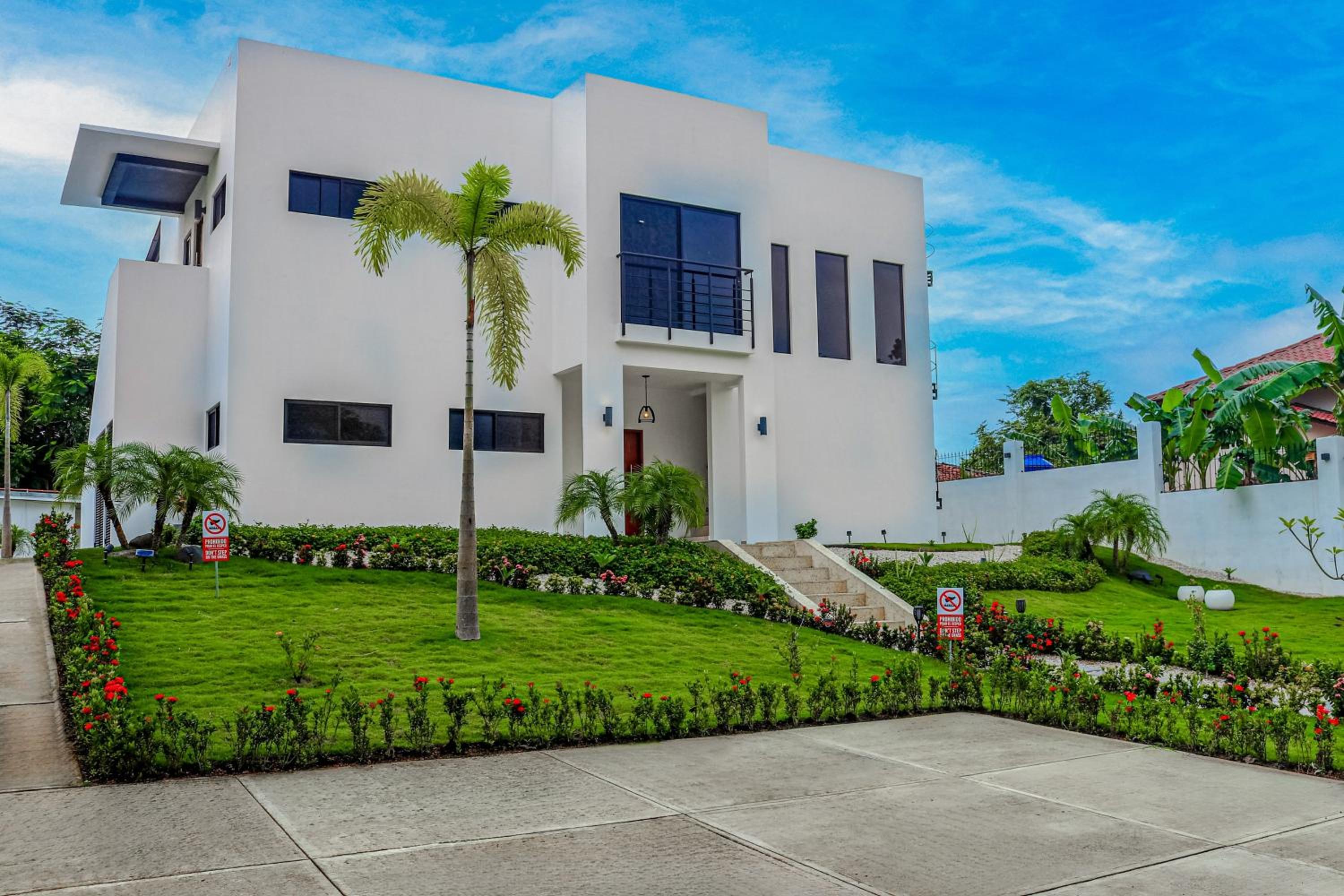 Four-Bedroom House photo 2