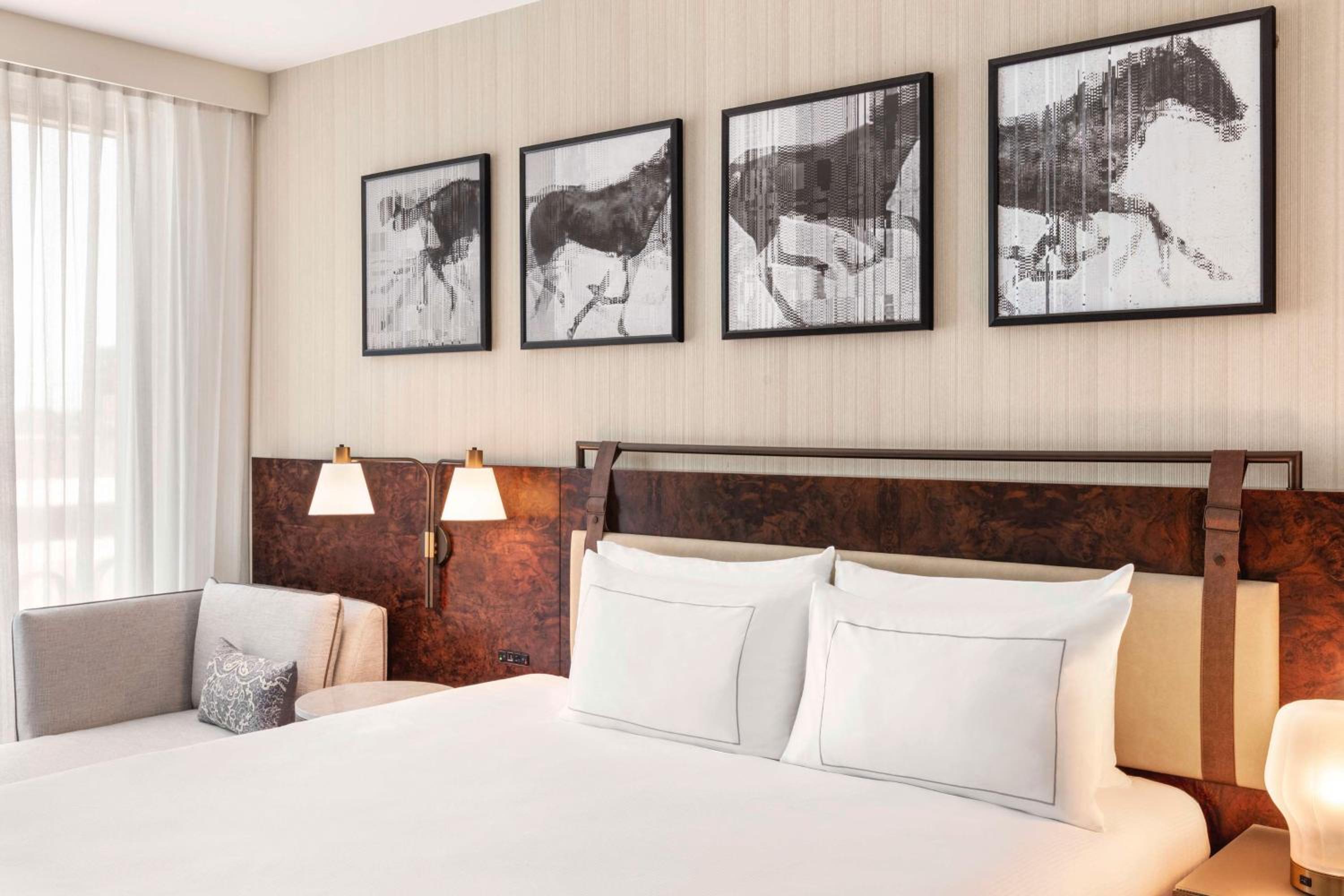 Corner King Suite