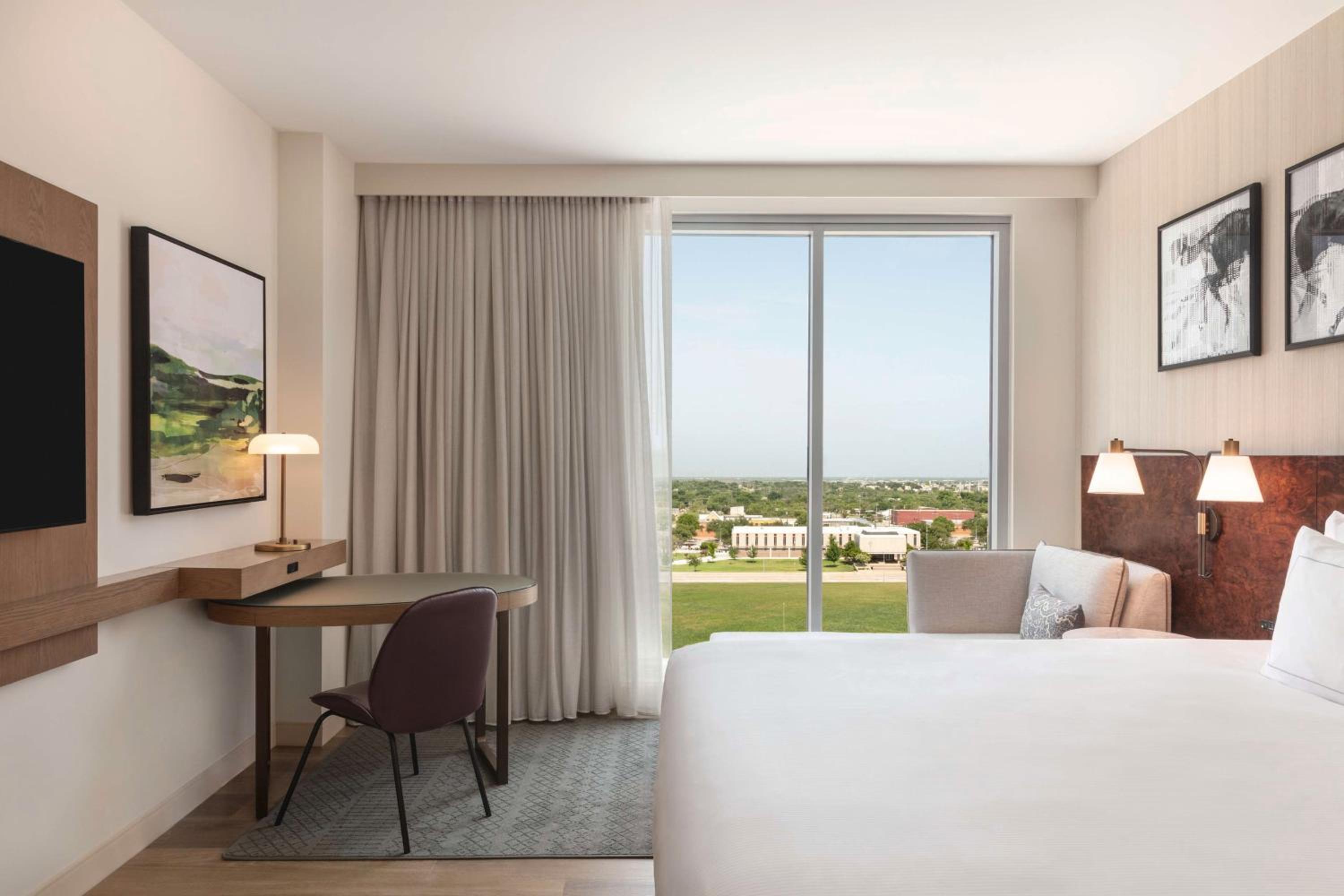 Queen Room with Two Queen Beds and City View photo 3