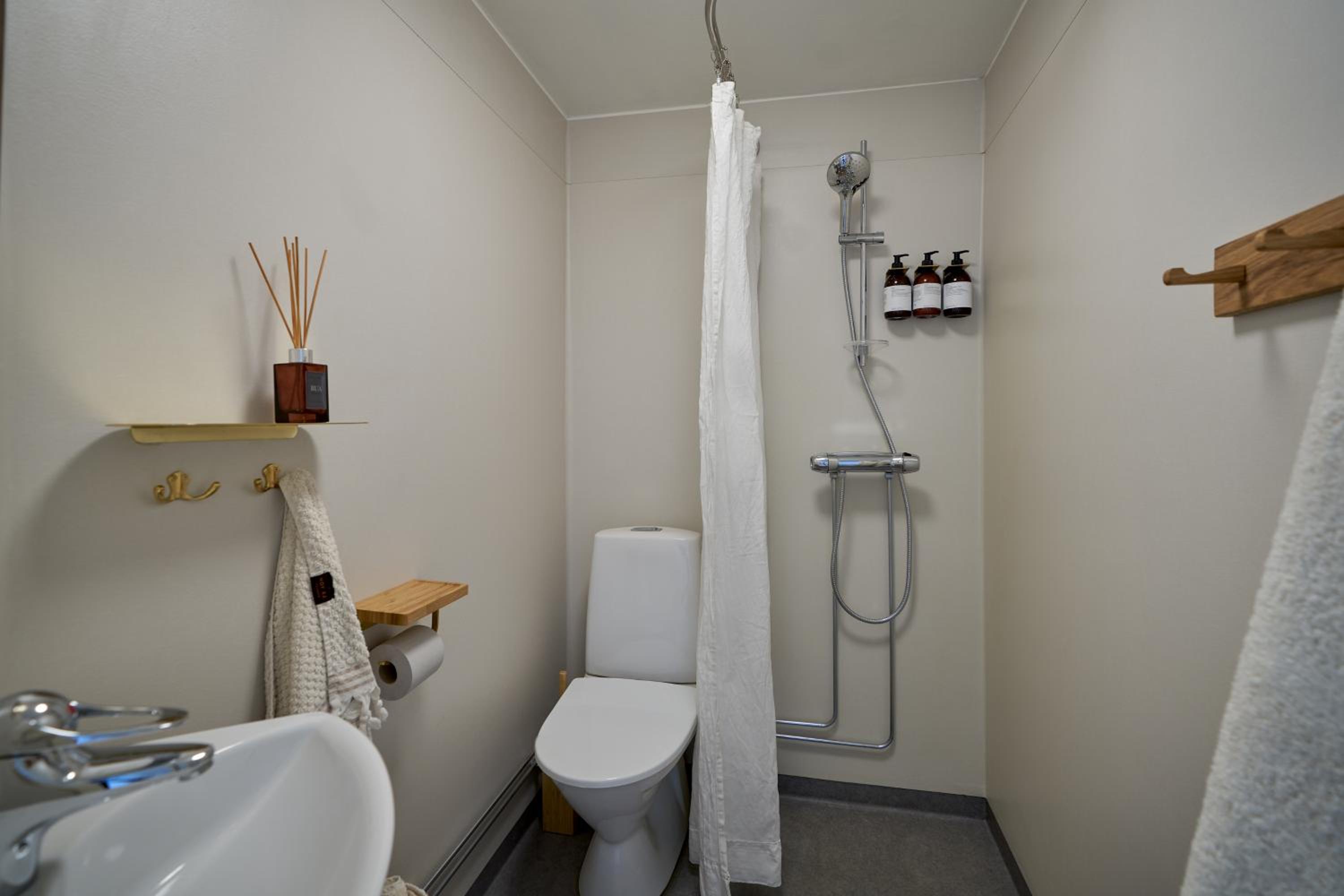 Double Room with Private Bathroom - Photo 12