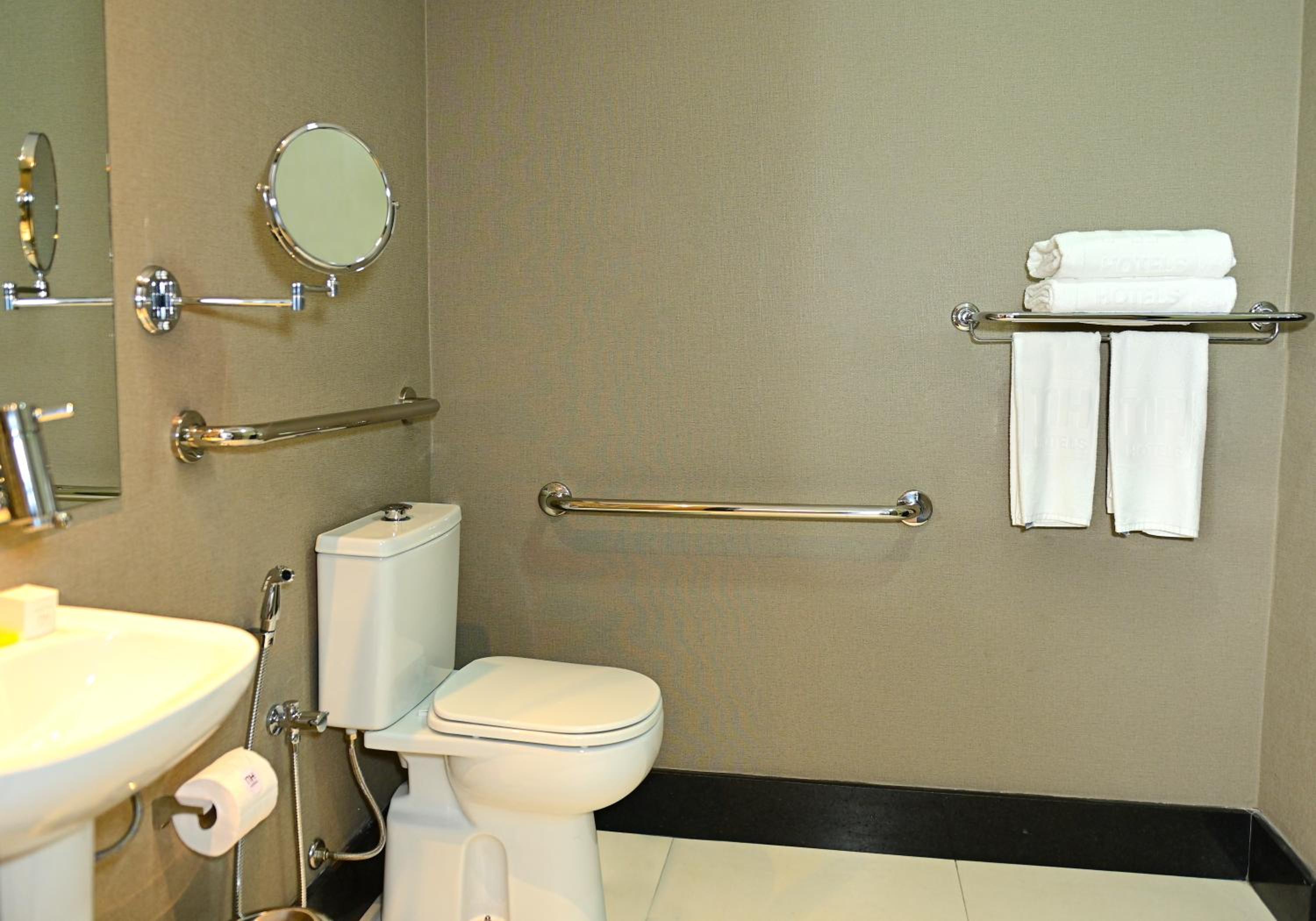 Twin Room - Disability Access photo 2