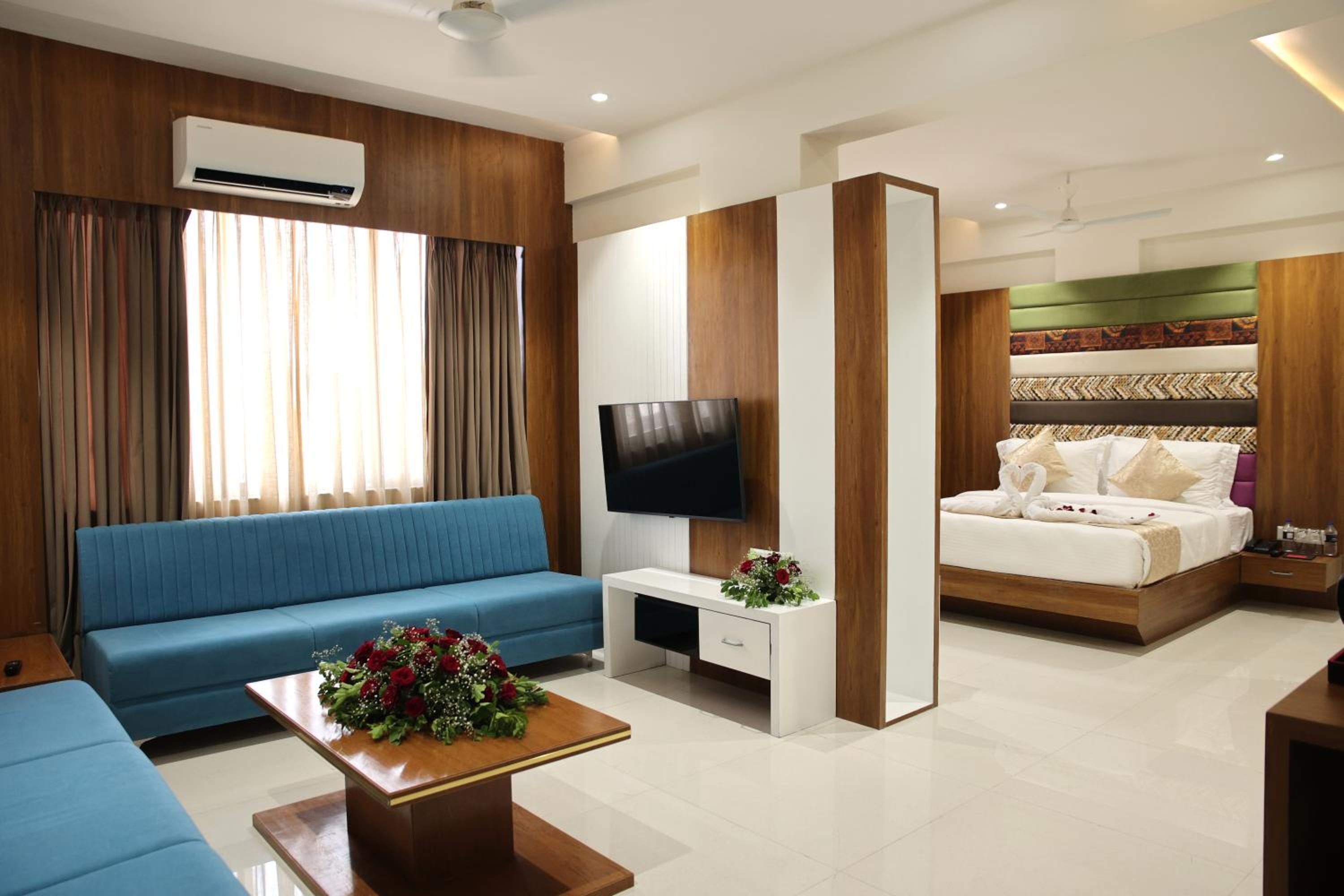 Suite - Photo 12