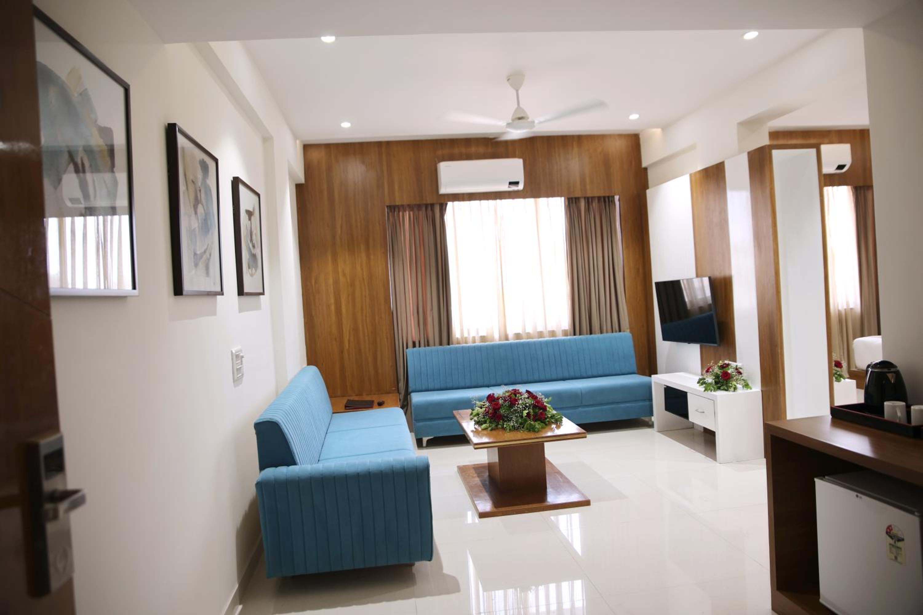 Suite - Photo 10
