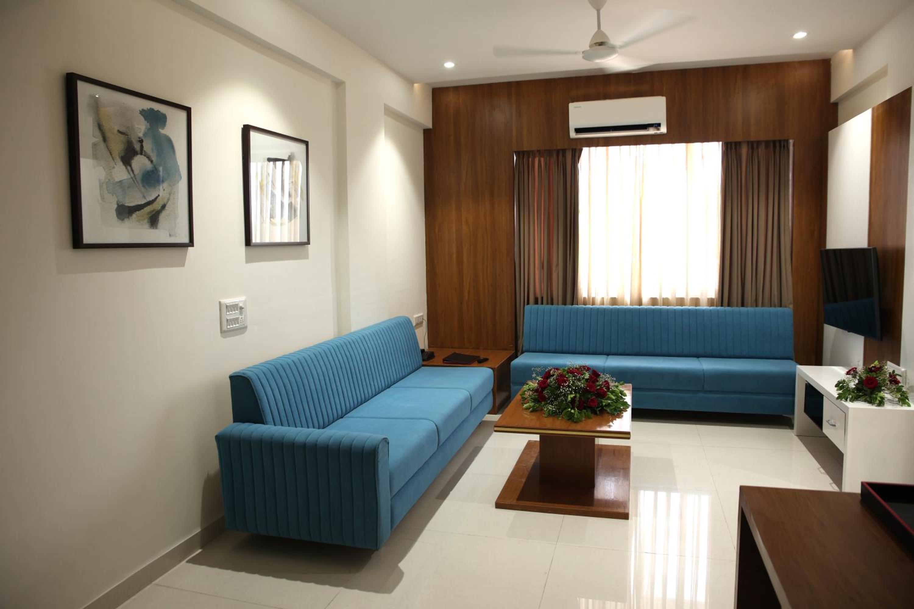 Suite - Photo 2