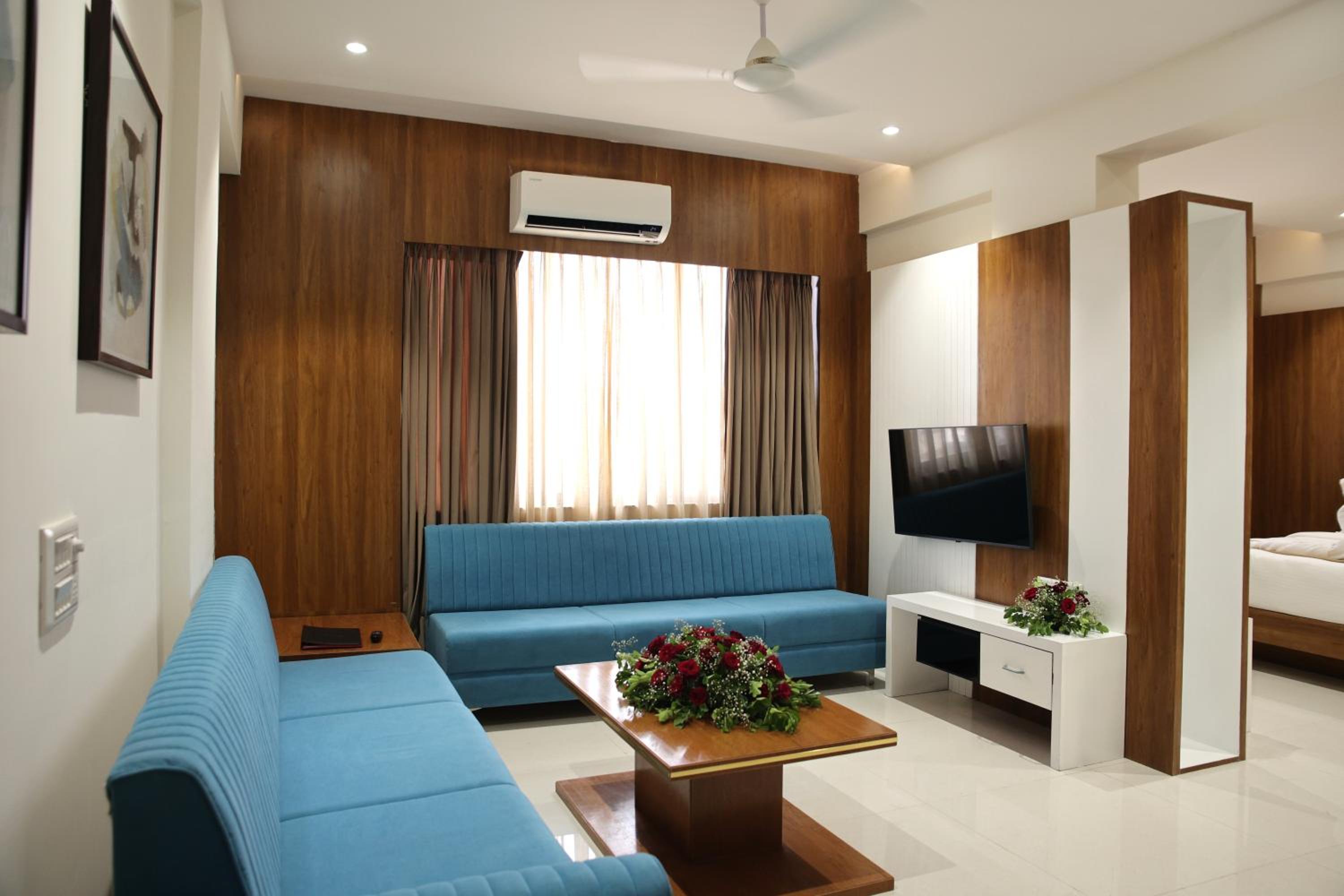Suite - Photo 8