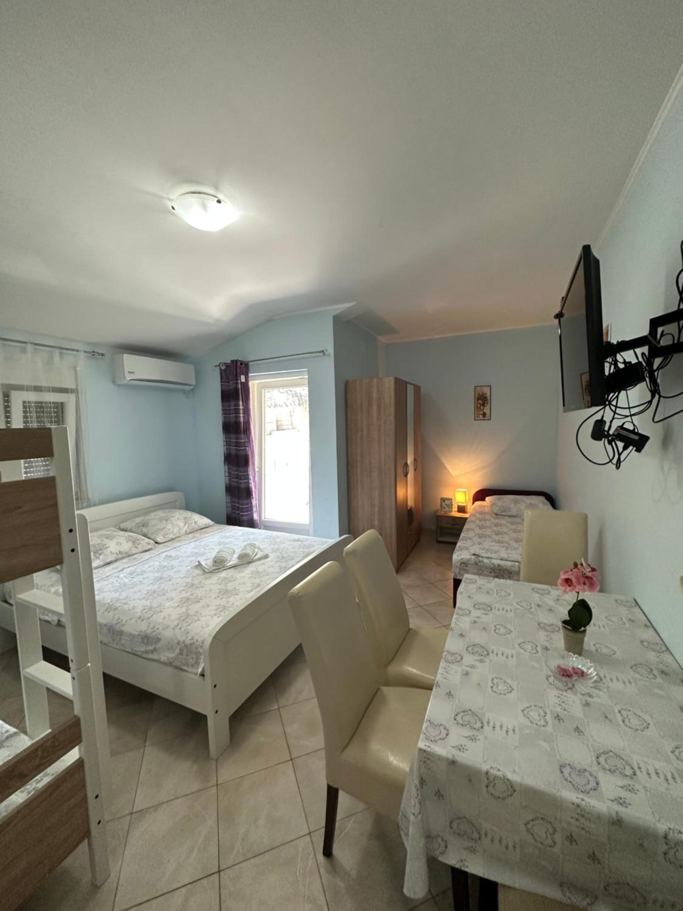 Studio Apartment photo 1